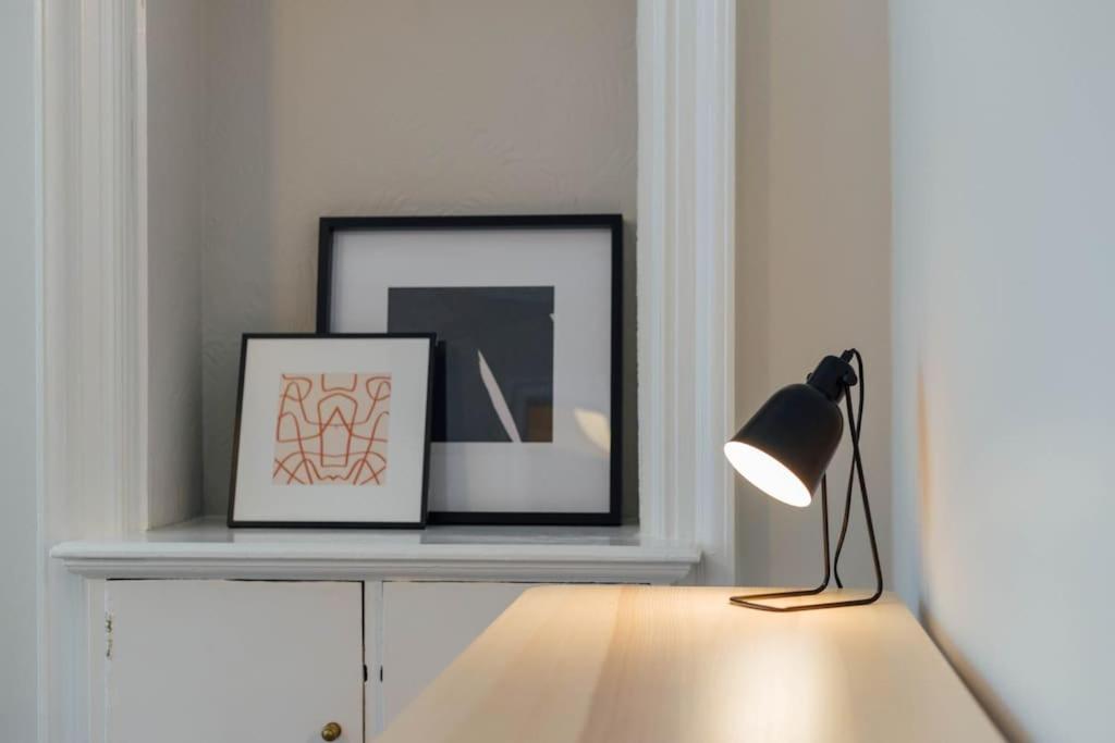 Stylish Stirling Apartment - free parking view 3