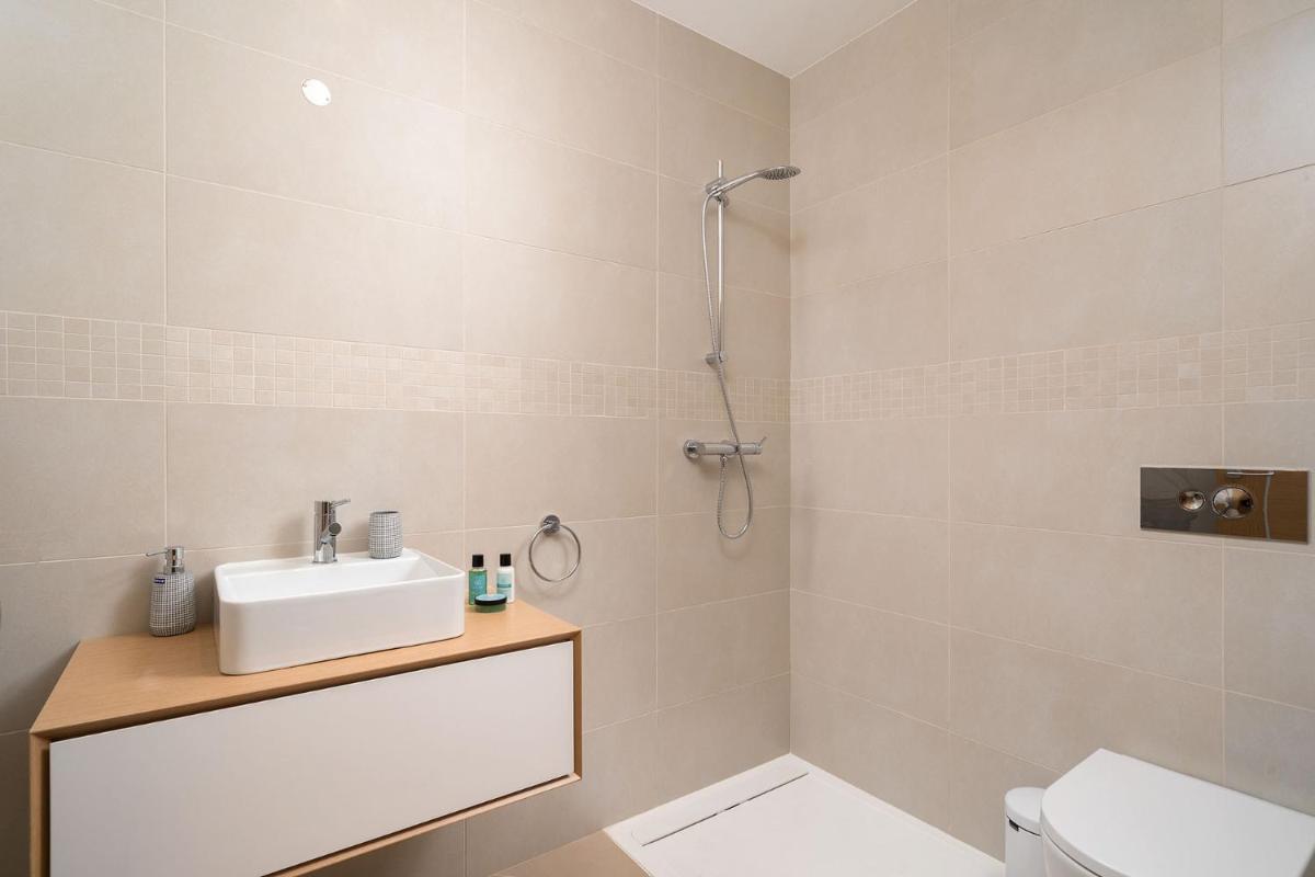 Sea Breeze - Deluxe apartment view 5