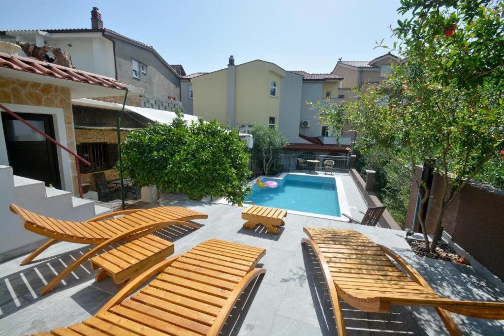 Hotel Villa Vlade- from pool to the beach in one minute - Image 1