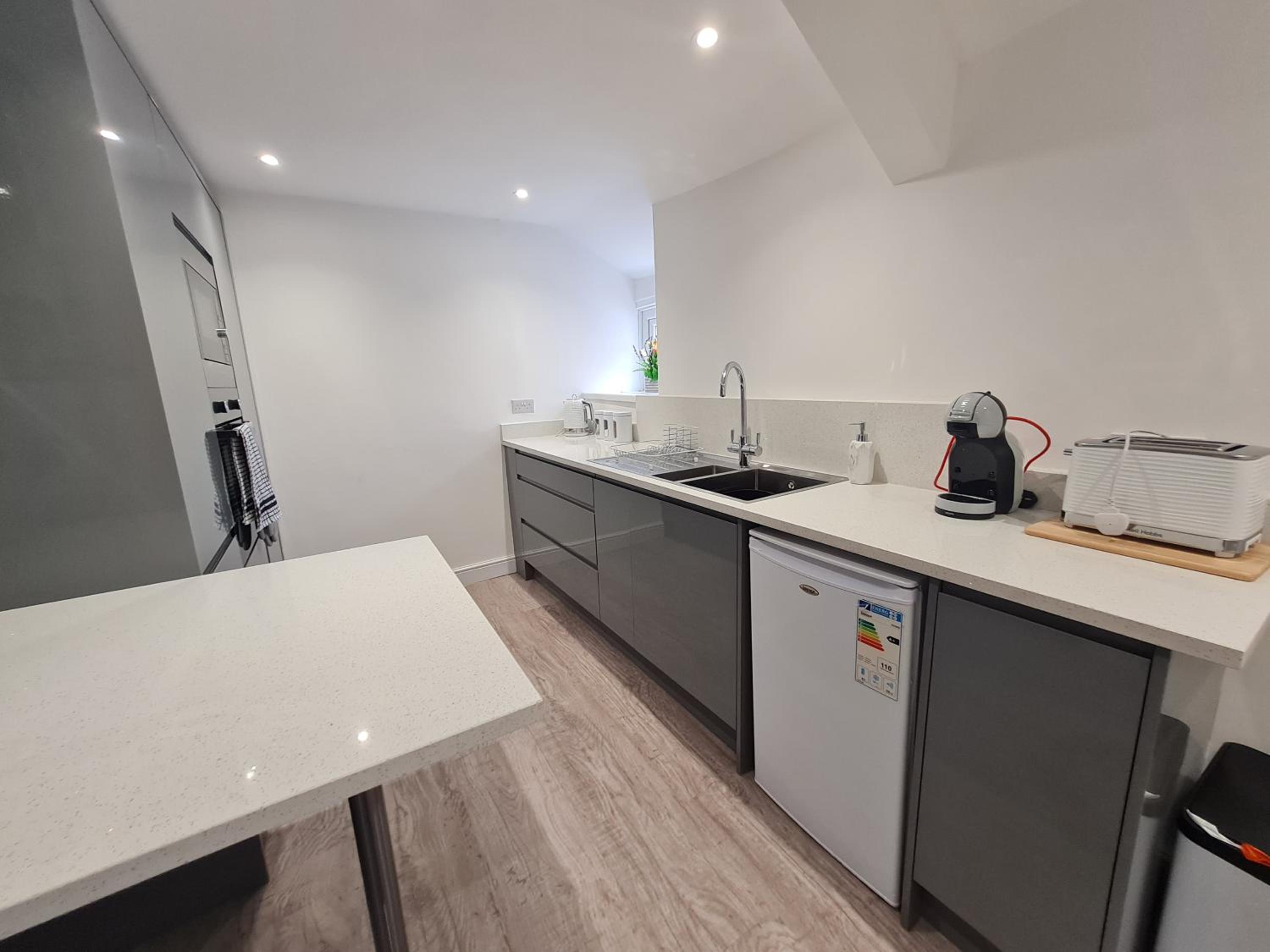 Perfect Location 3 Bed Serviced apartment with Bike Storage for BPW. Close to Brecon Beacons view 2