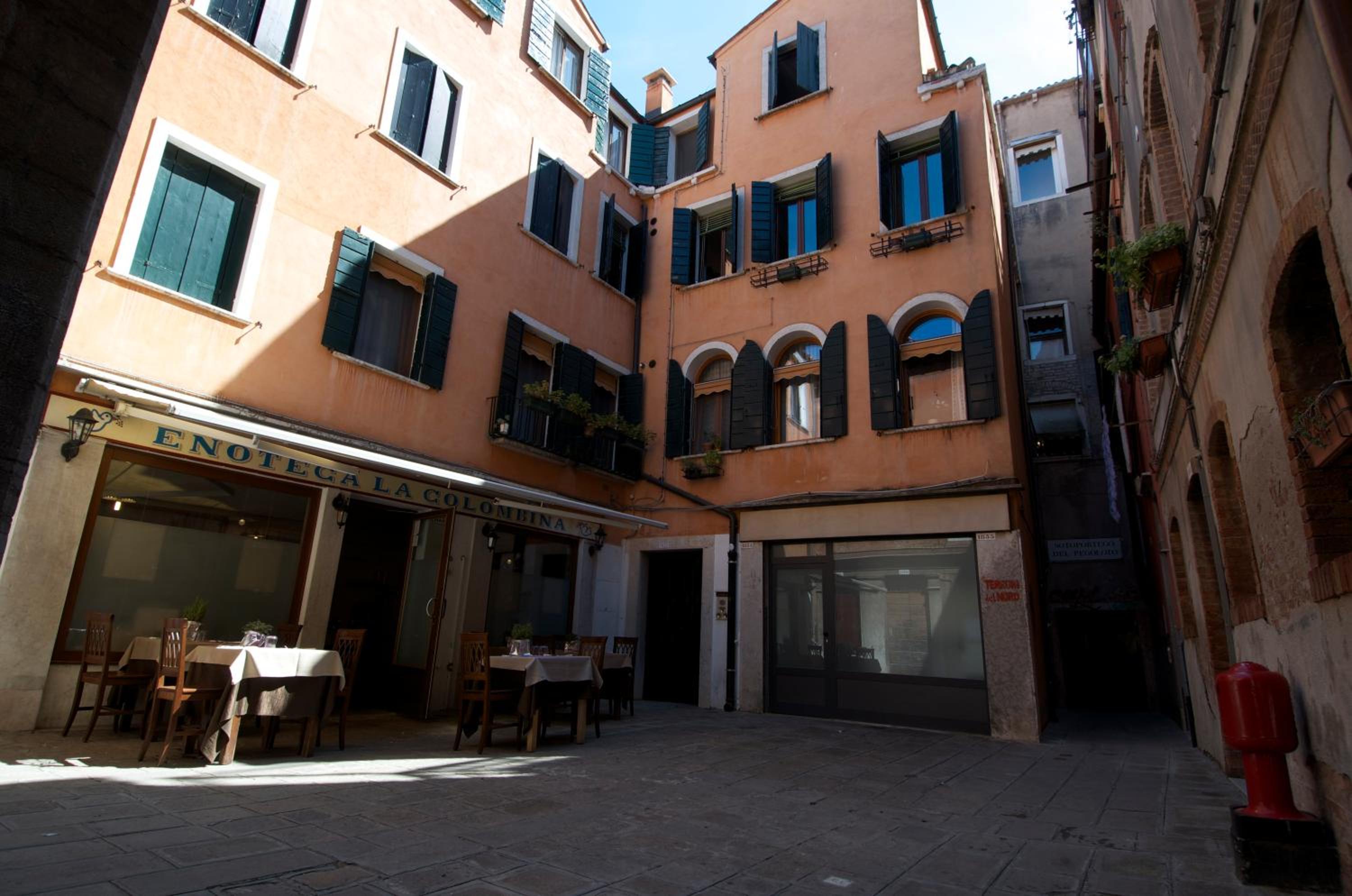 Al Portico Guest House