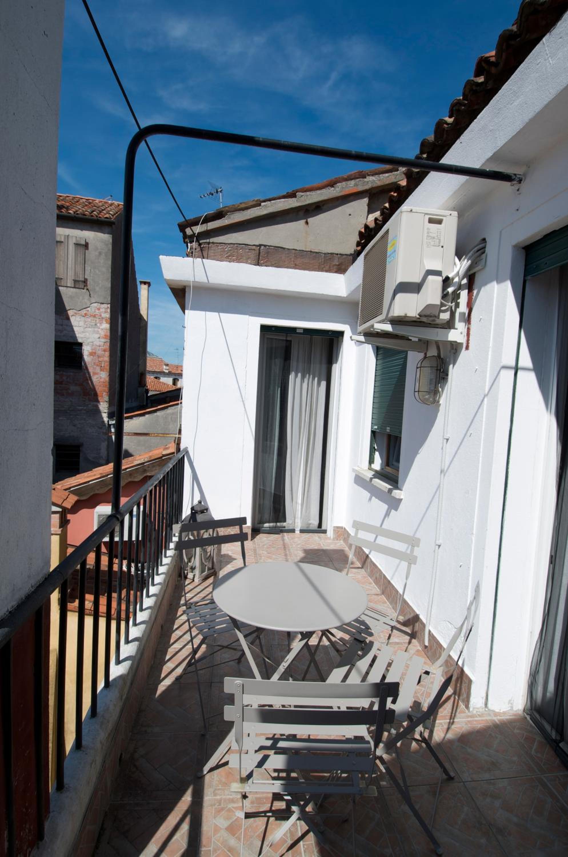 Al Portico Guest House