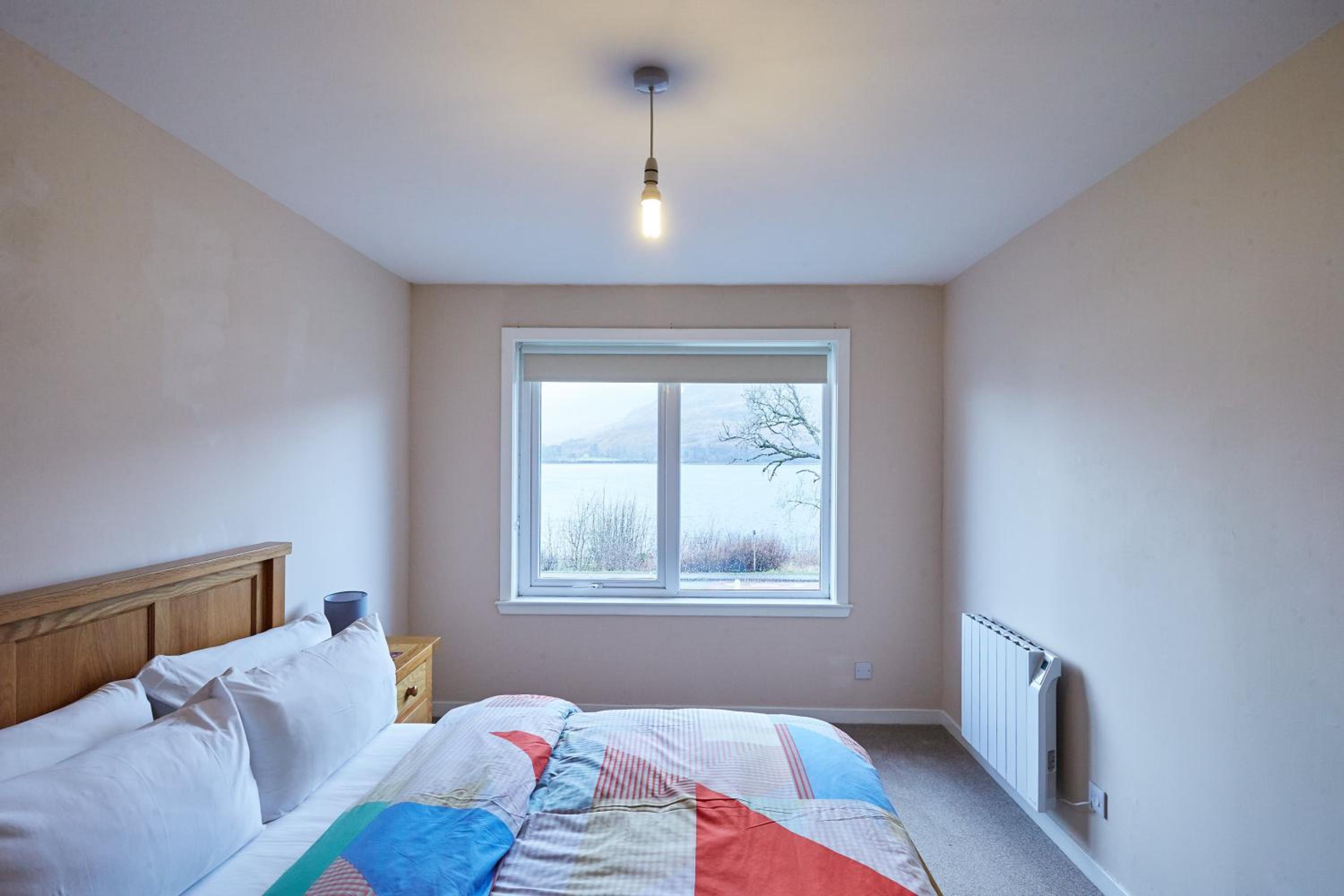Etive, Beautiful Lochside Apartment with balcony view 4