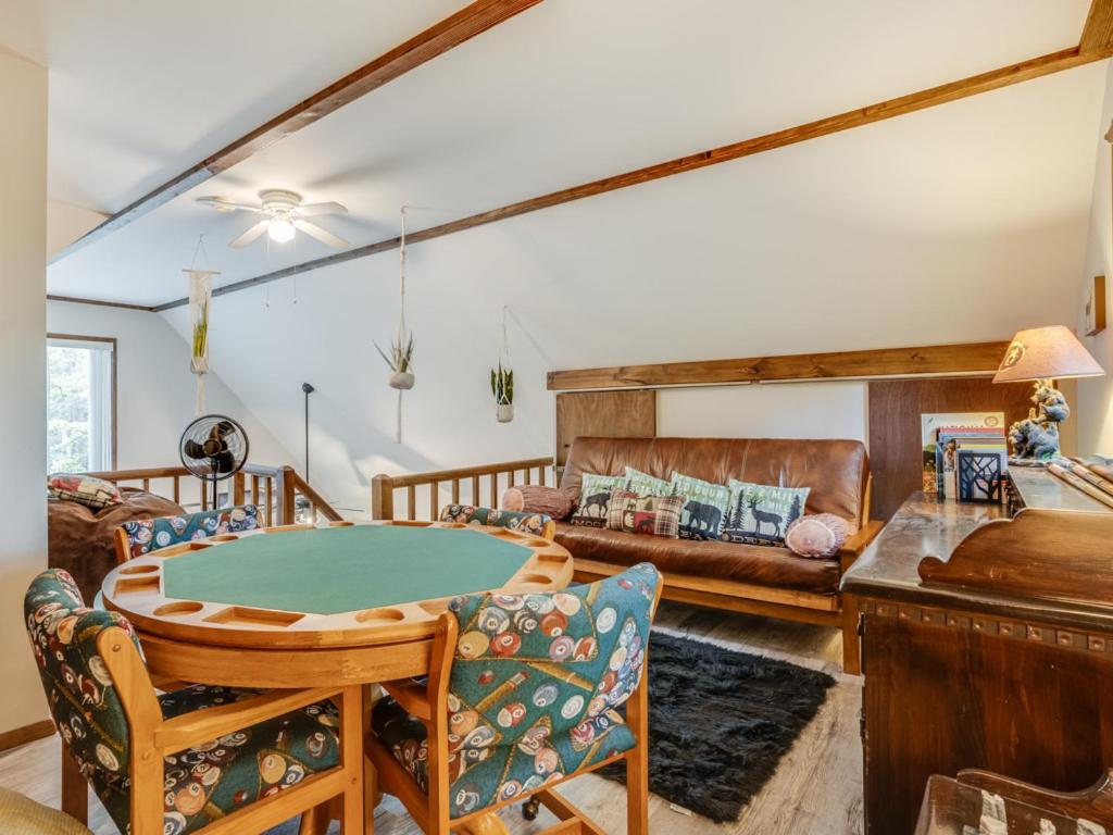 Elmwood Elmwood Escape A Cozy Retreat at The Hideout