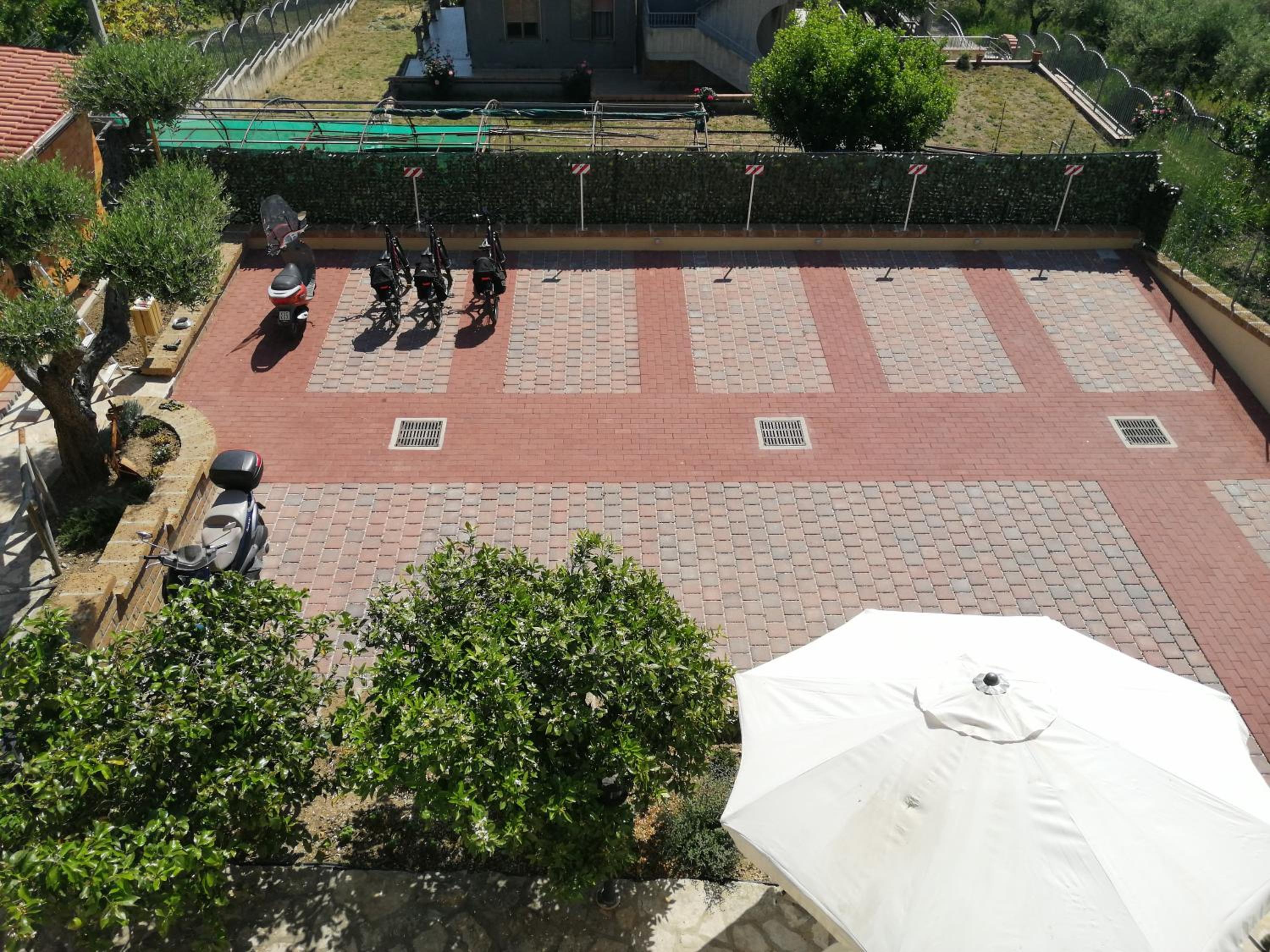 Photo 9