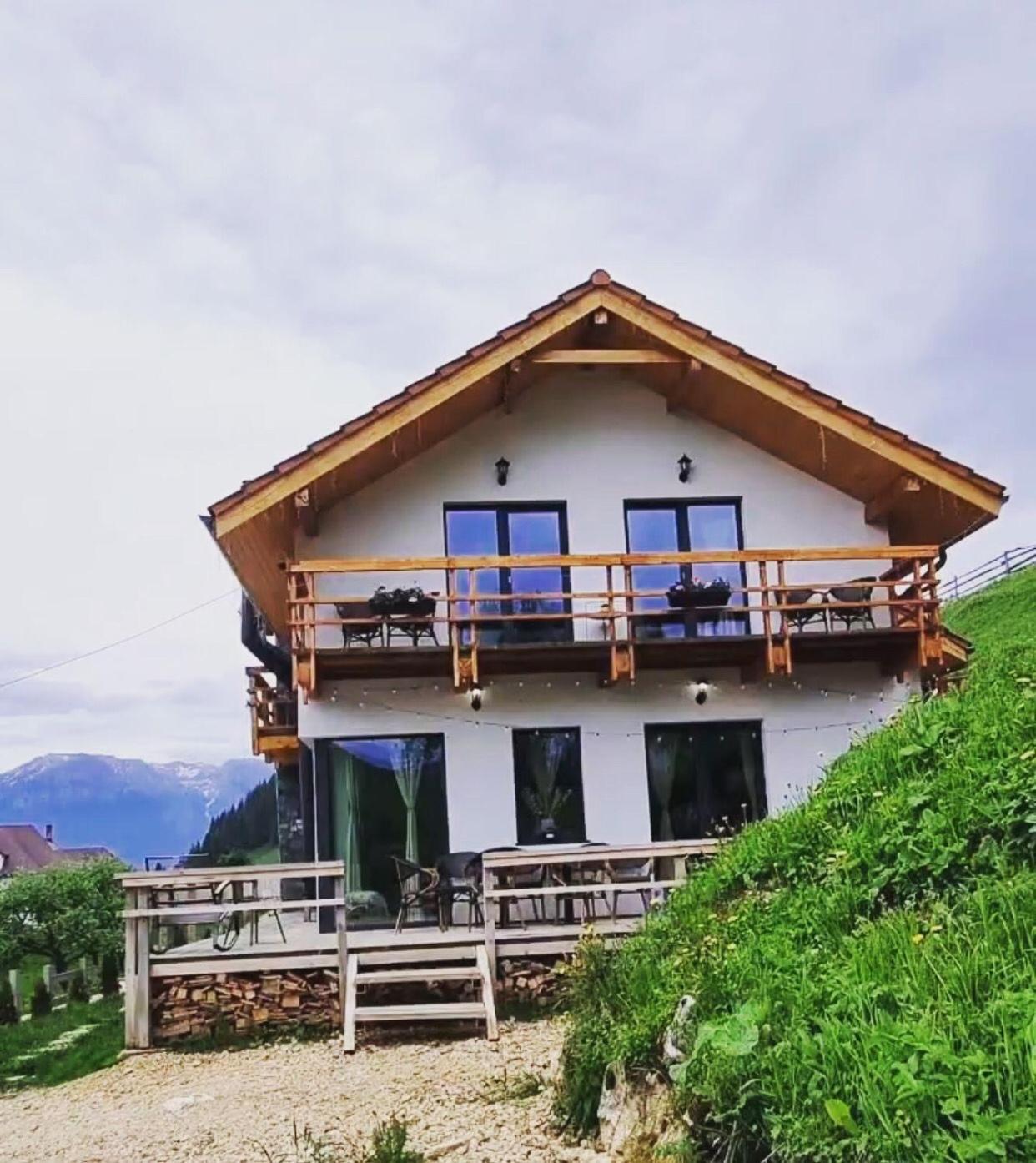 Casa de Sub Munte Cozy Chalet view 4