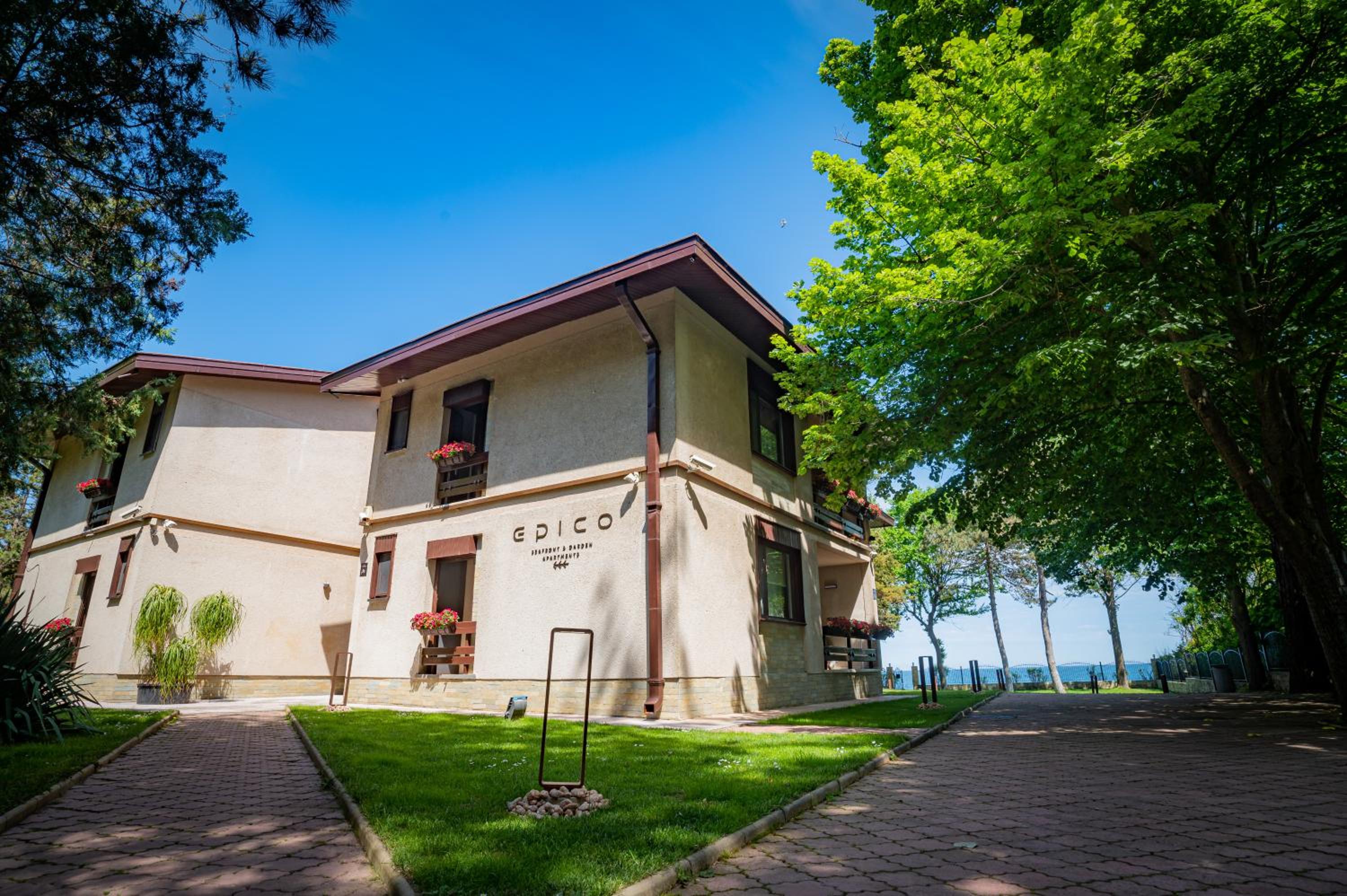 Hotel Epico Seafront & Garden Apartments - Image 1