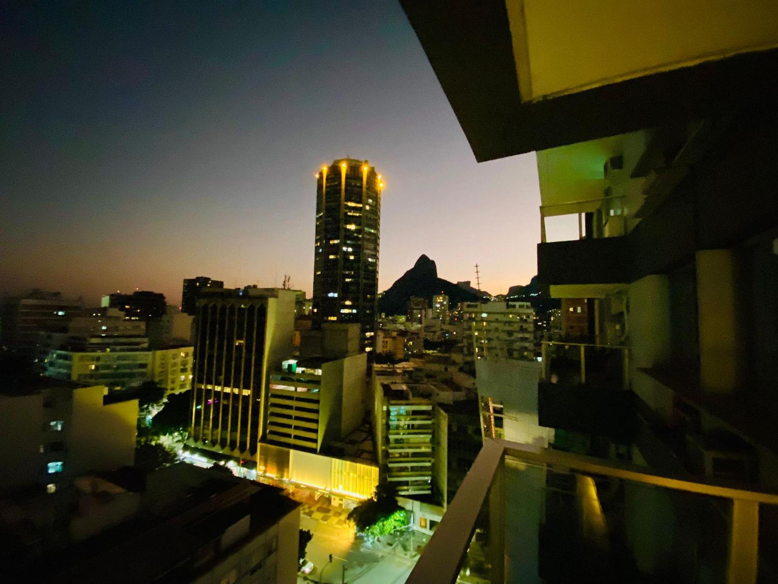 Leblon Flat Service 2 Bedrooms Sea View