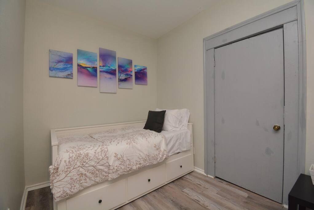 SuperValue Suite #4 @ East End Revitalized view 5