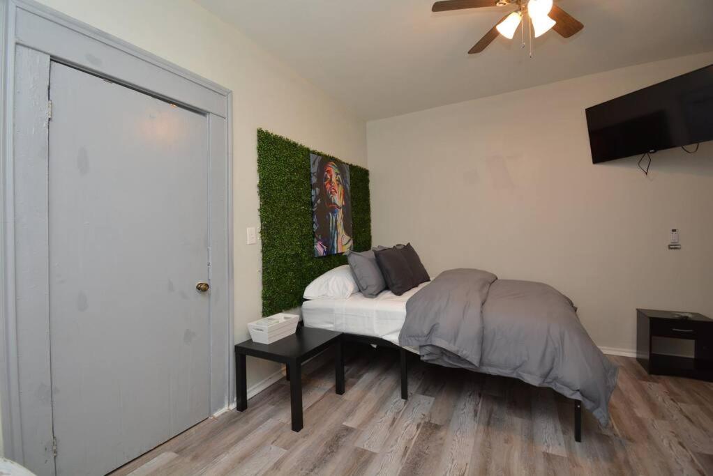 SuperValue Suite #4 @ East End Revitalized view 4