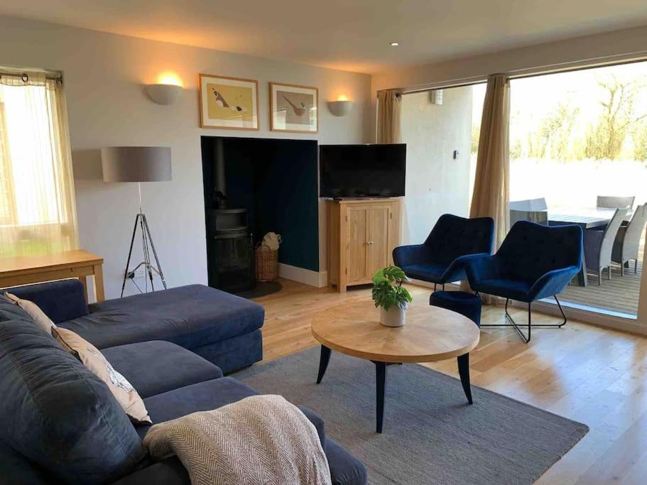 Hoopoe Cottage, Lower Mill Estate view 5
