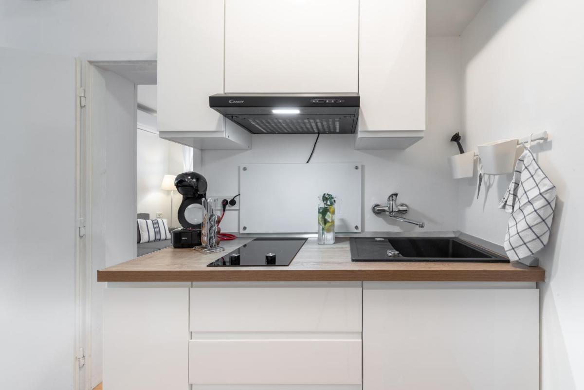 Apartment Near Old Town, FREE PARKING & Huge Garden