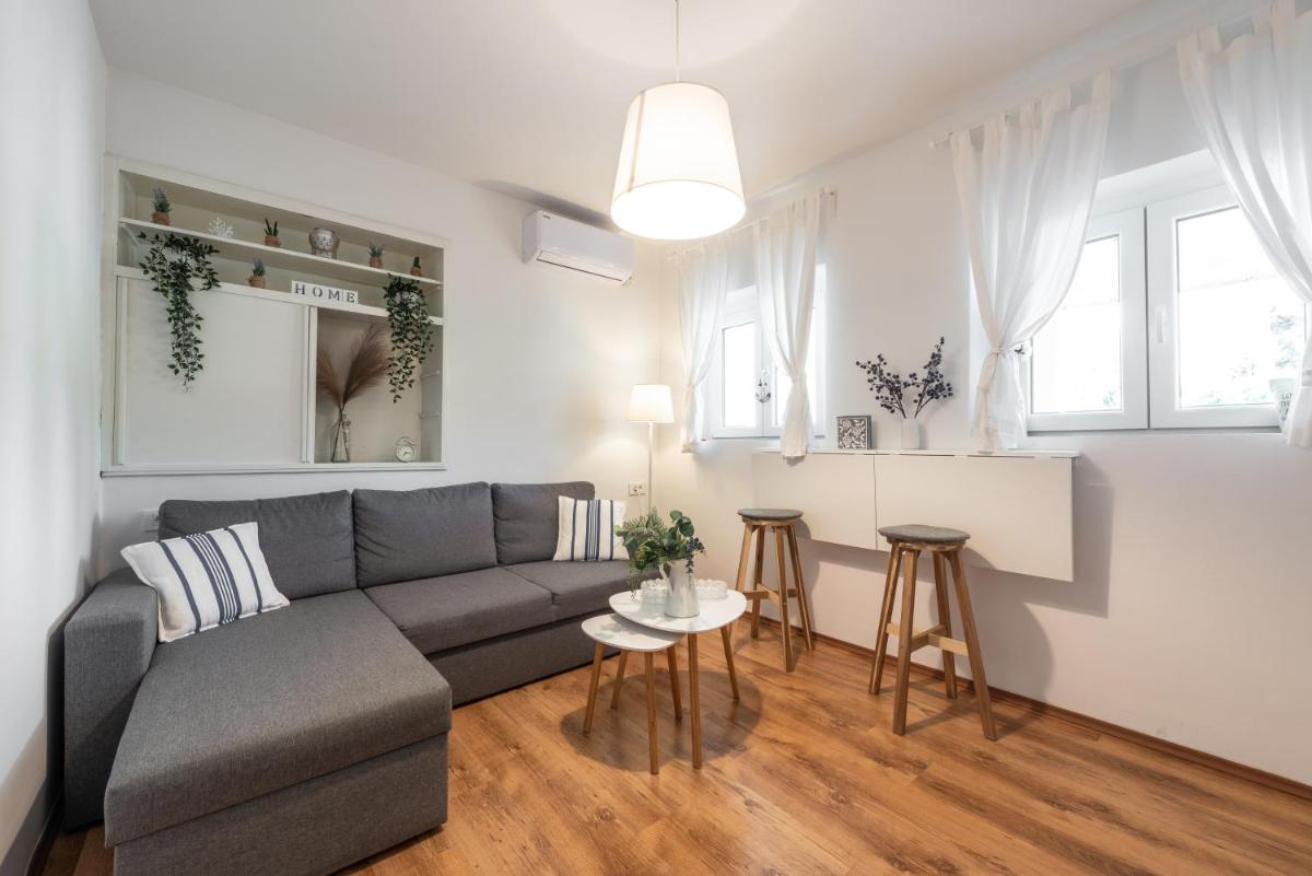 Apartment Near Old Town, FREE PARKING & Huge Garden