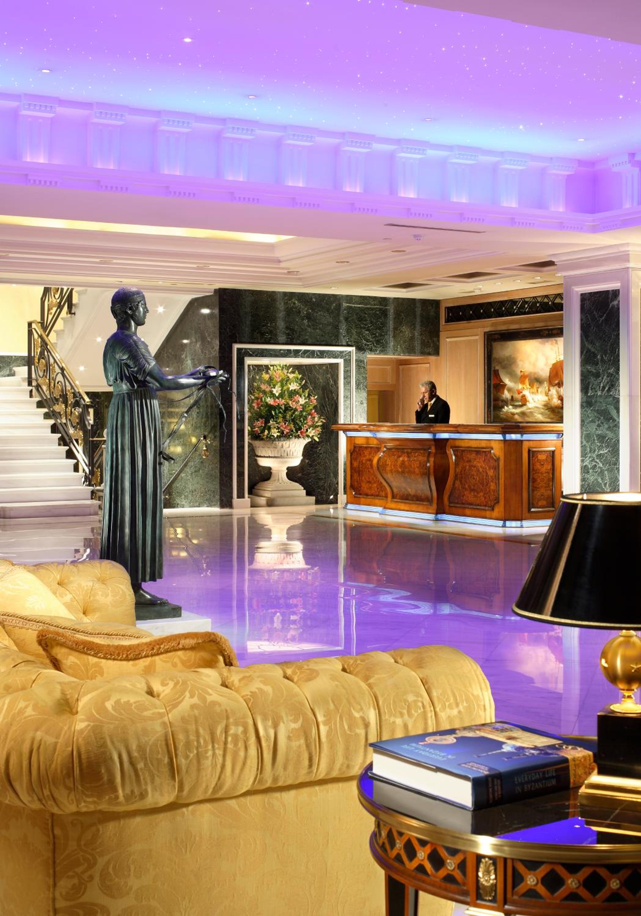 Reception & Lobby