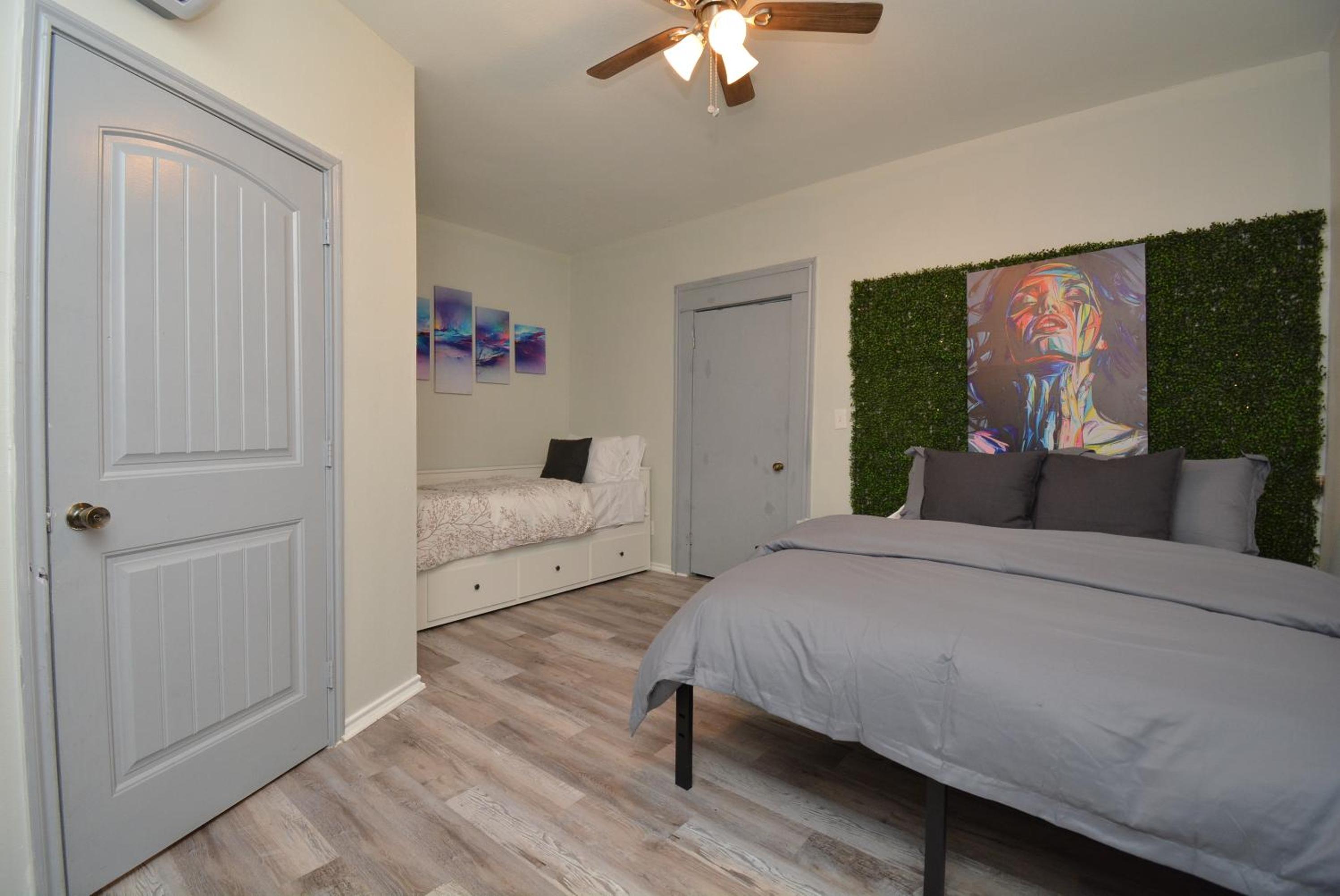 SuperValue Suite #4 @ East End Revitalized view 3