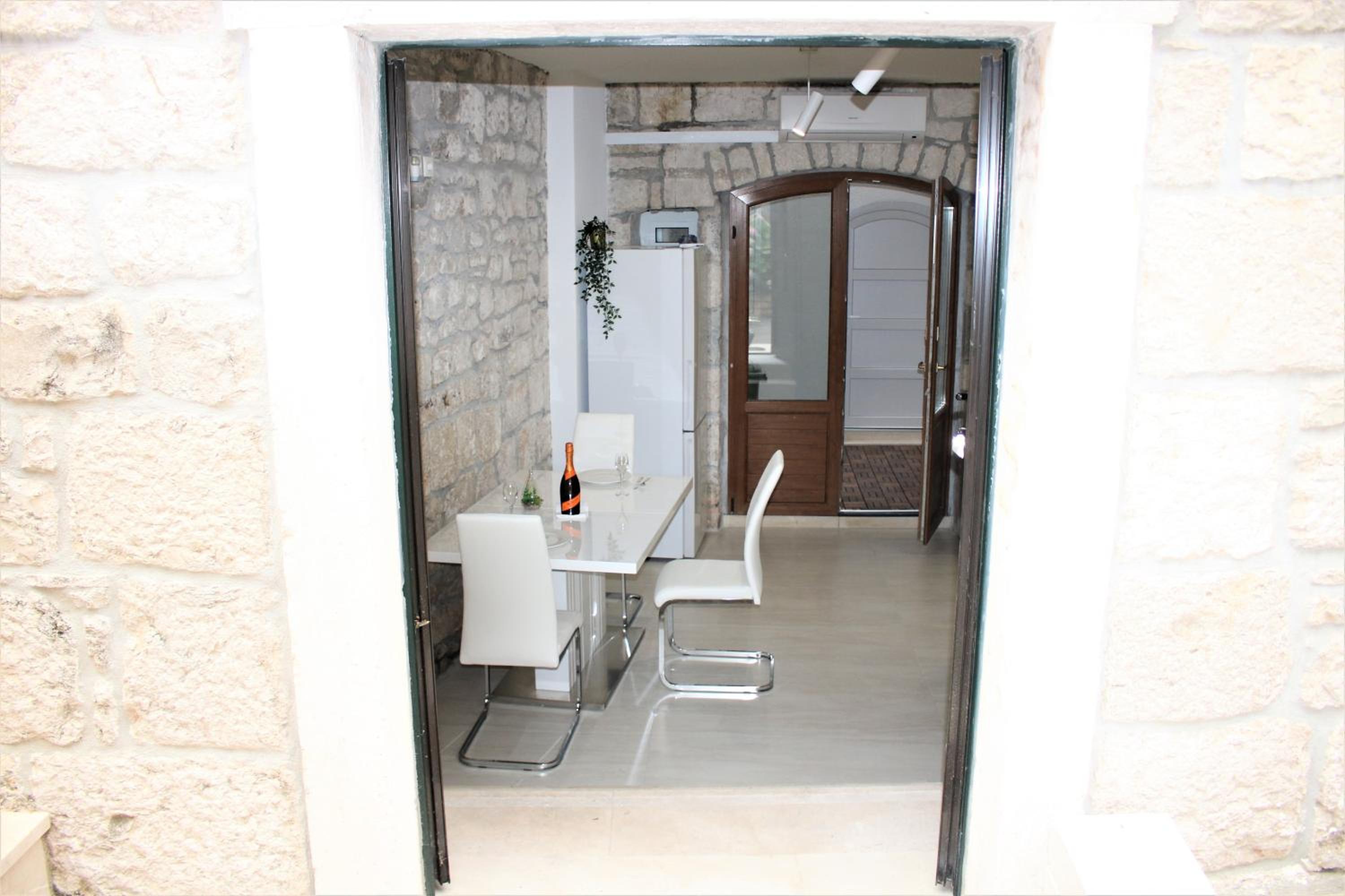 City Center Chic Apartments photo 2