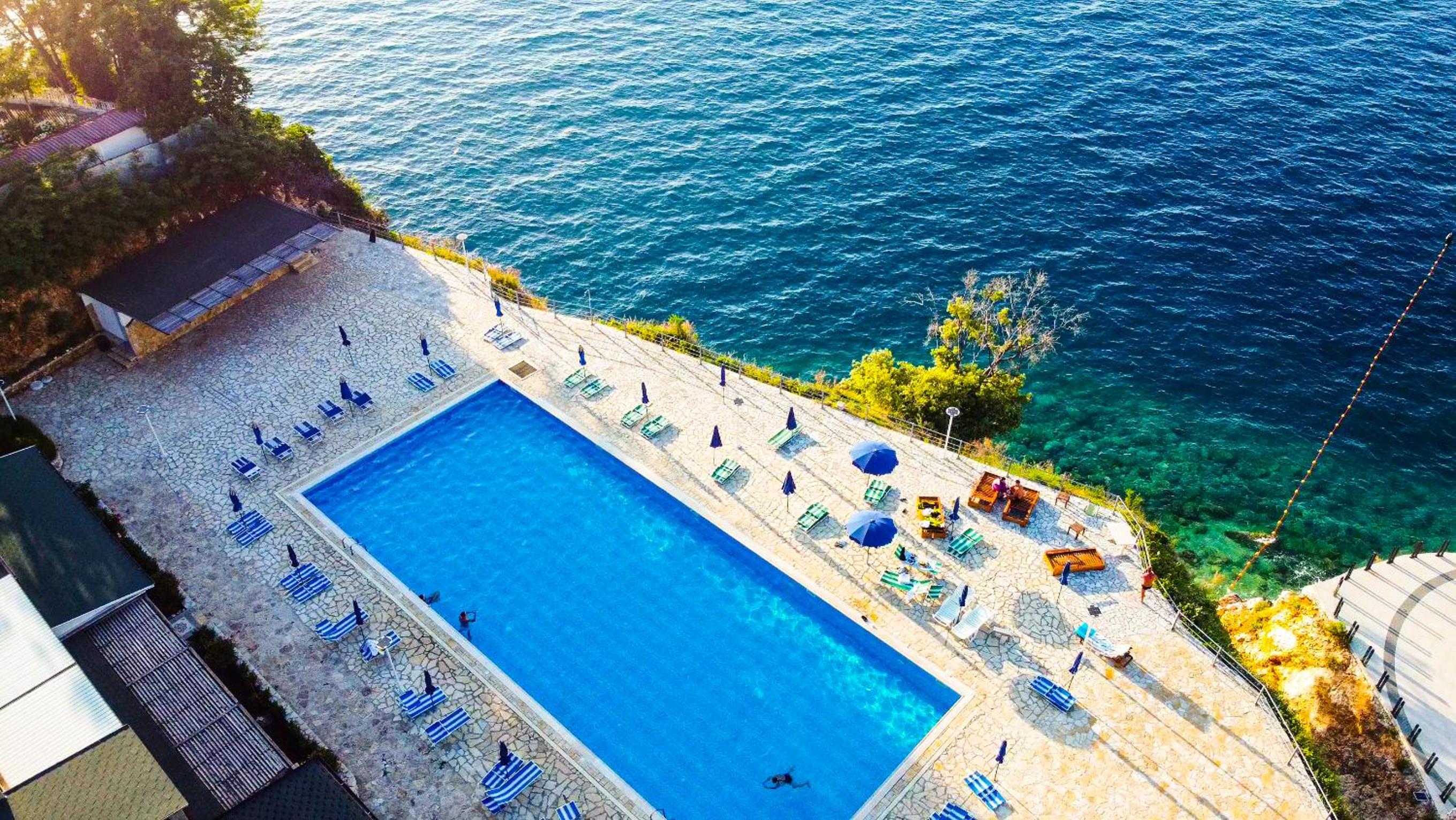 Villa Amos at Aquamarine Residence