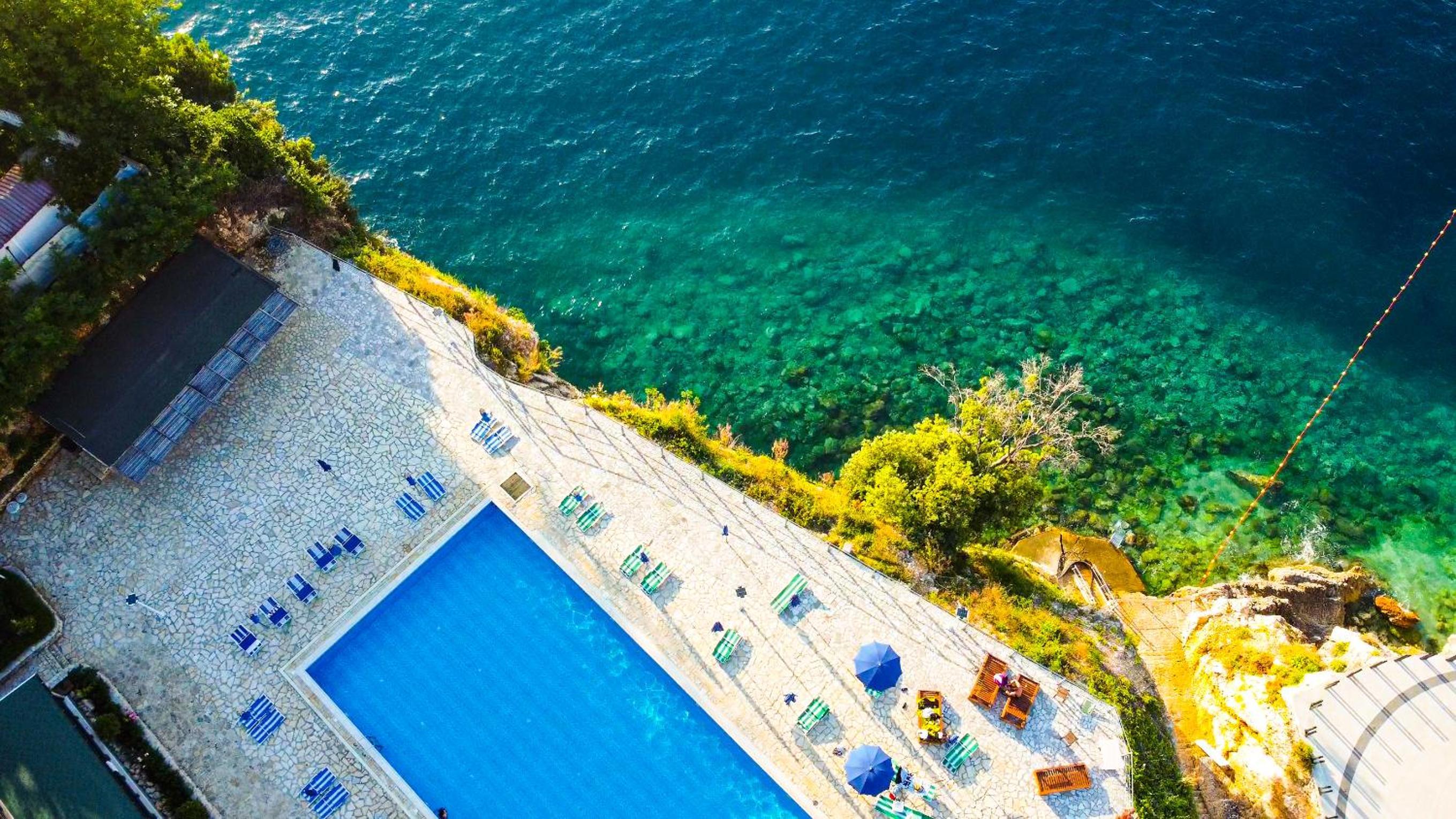 Villa Amos at Aquamarine Residence