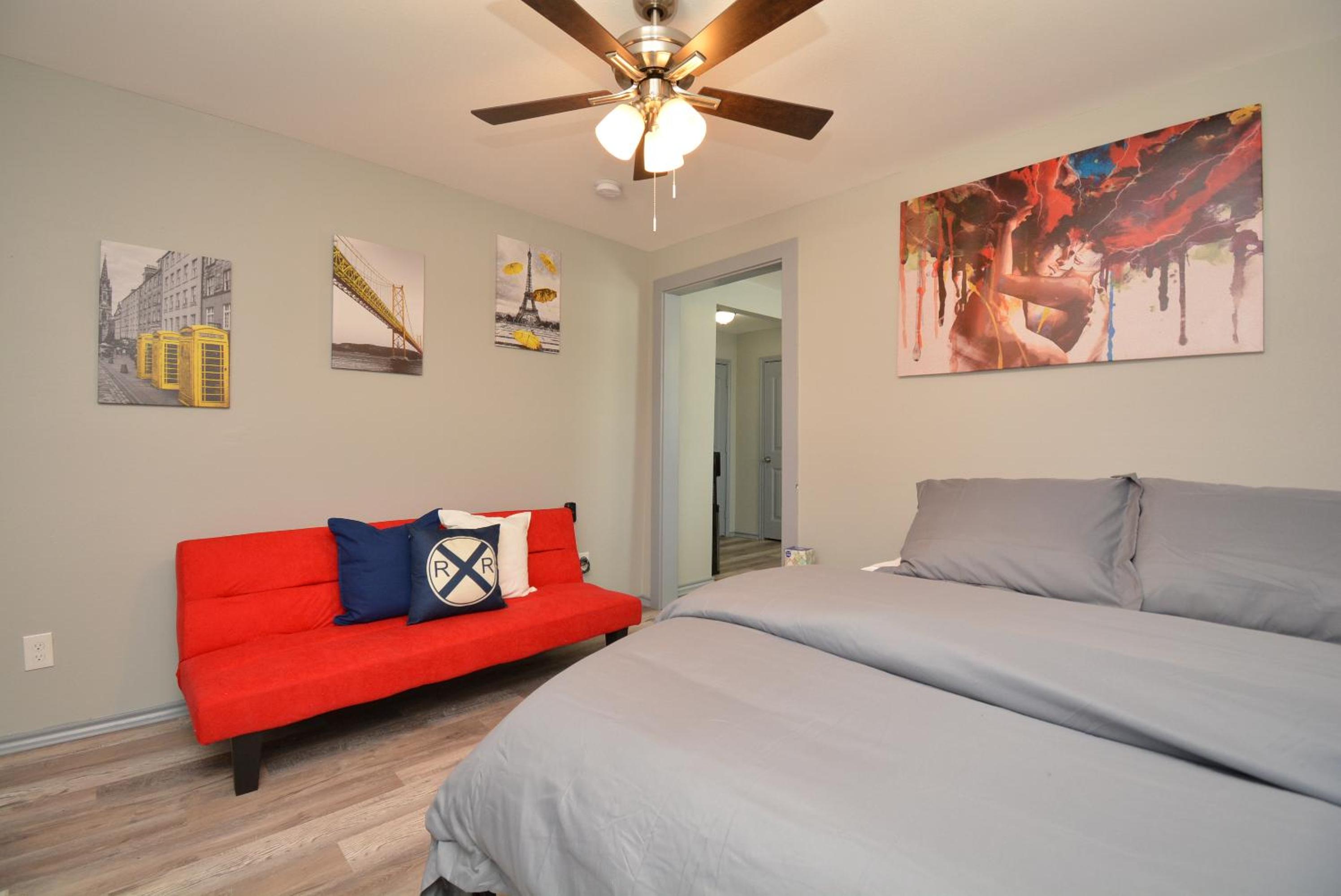 SuperValue Suite #5 @ East End Revitalized view 4