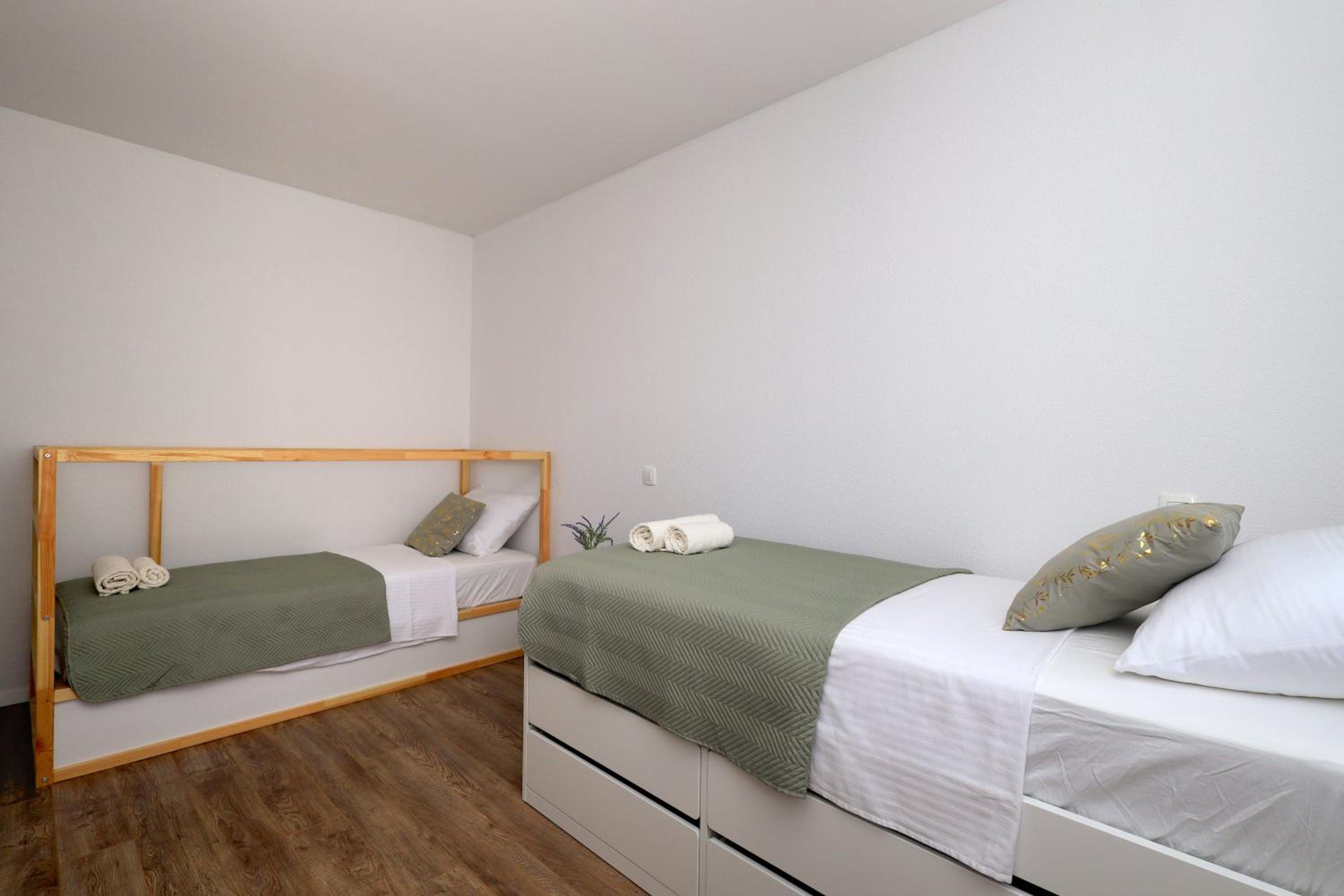 Bonaca apartments with terrace, barbecue and private parking view 5