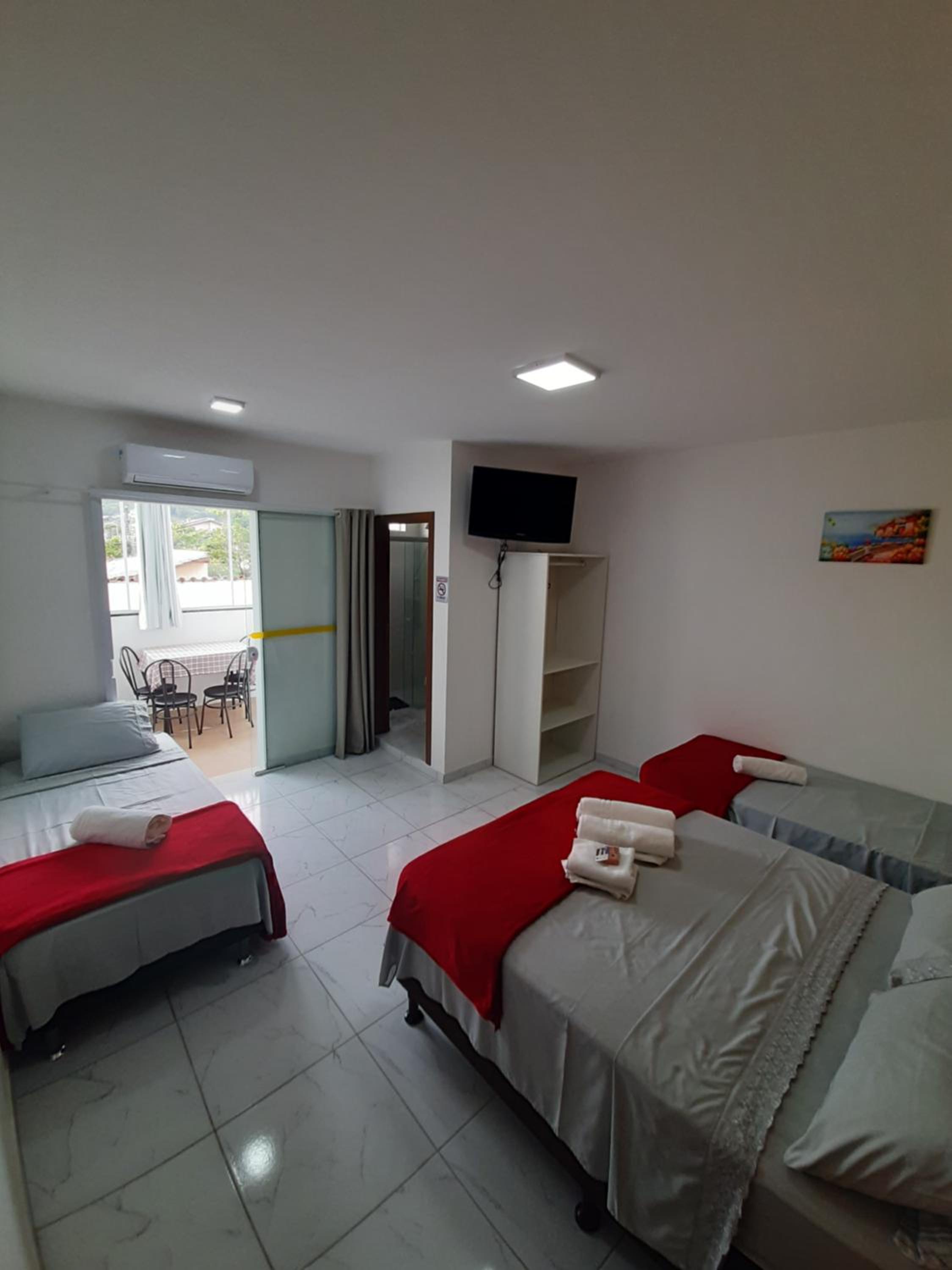 PENHAFLAT, STUDIO COMPLÉTO, C GARAGEM , A 700 m do parque e 120 m da praia