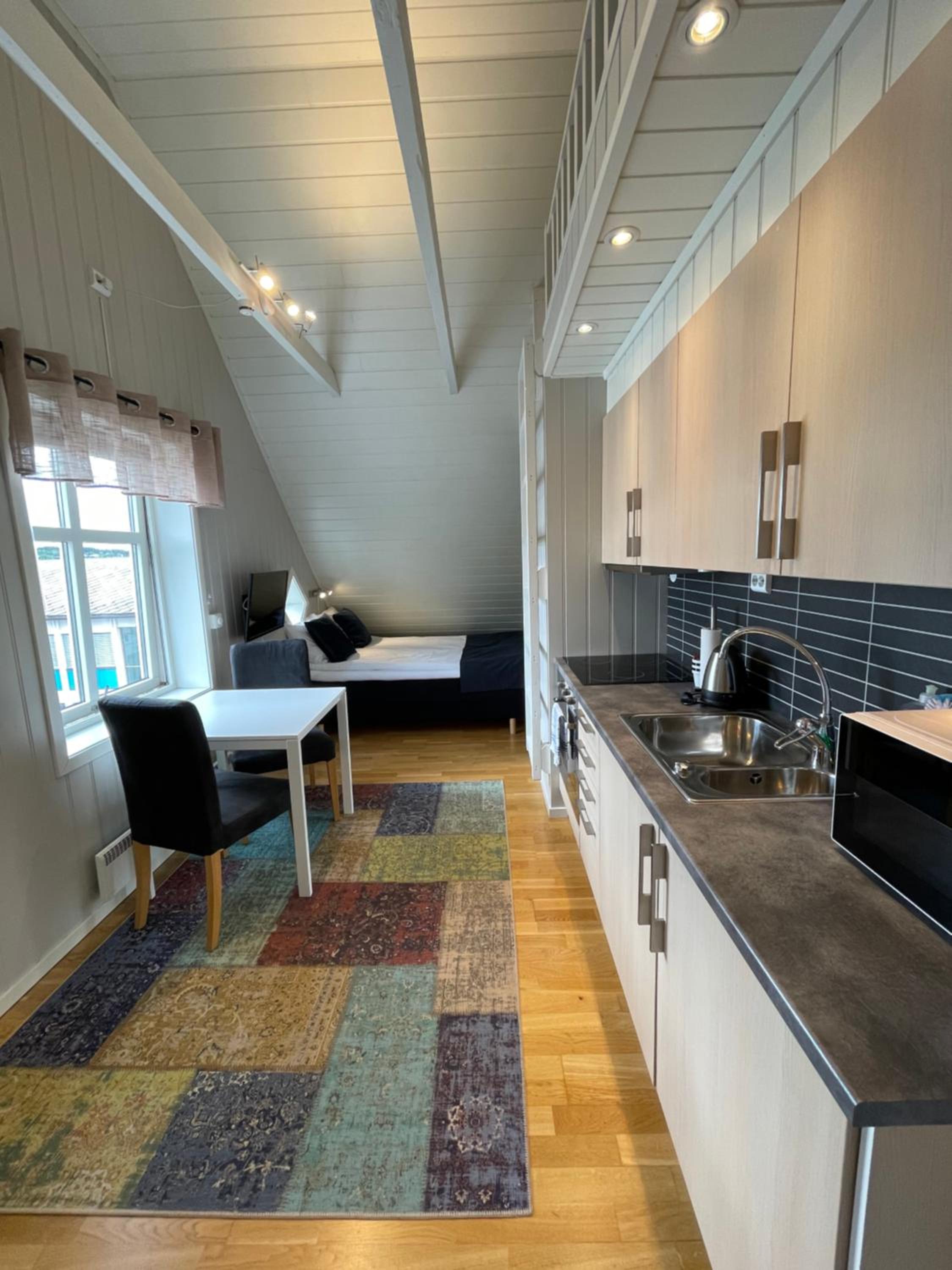 Novatind - Studio apartment with free parking view 2