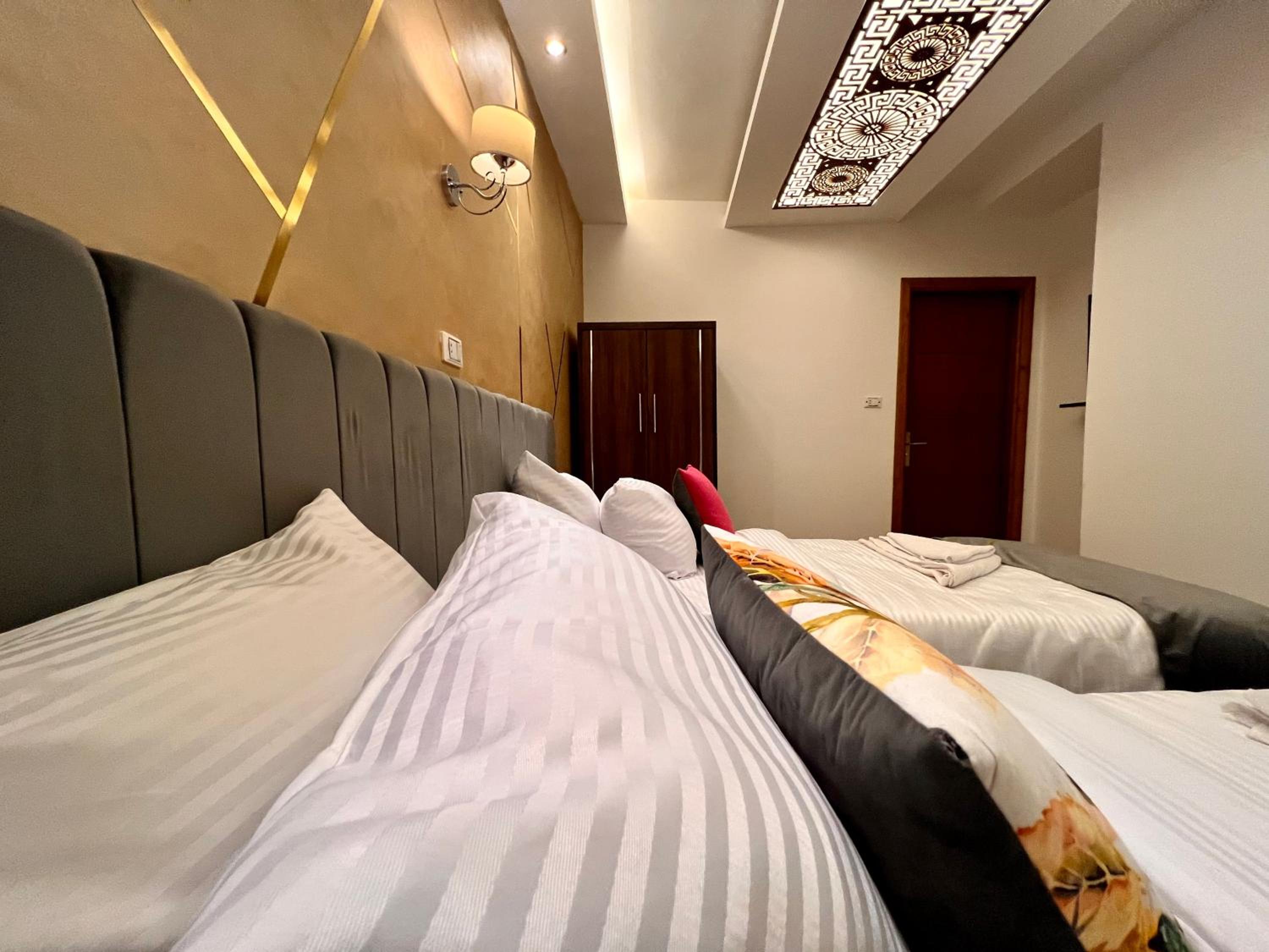 Grand Pyramids Inn