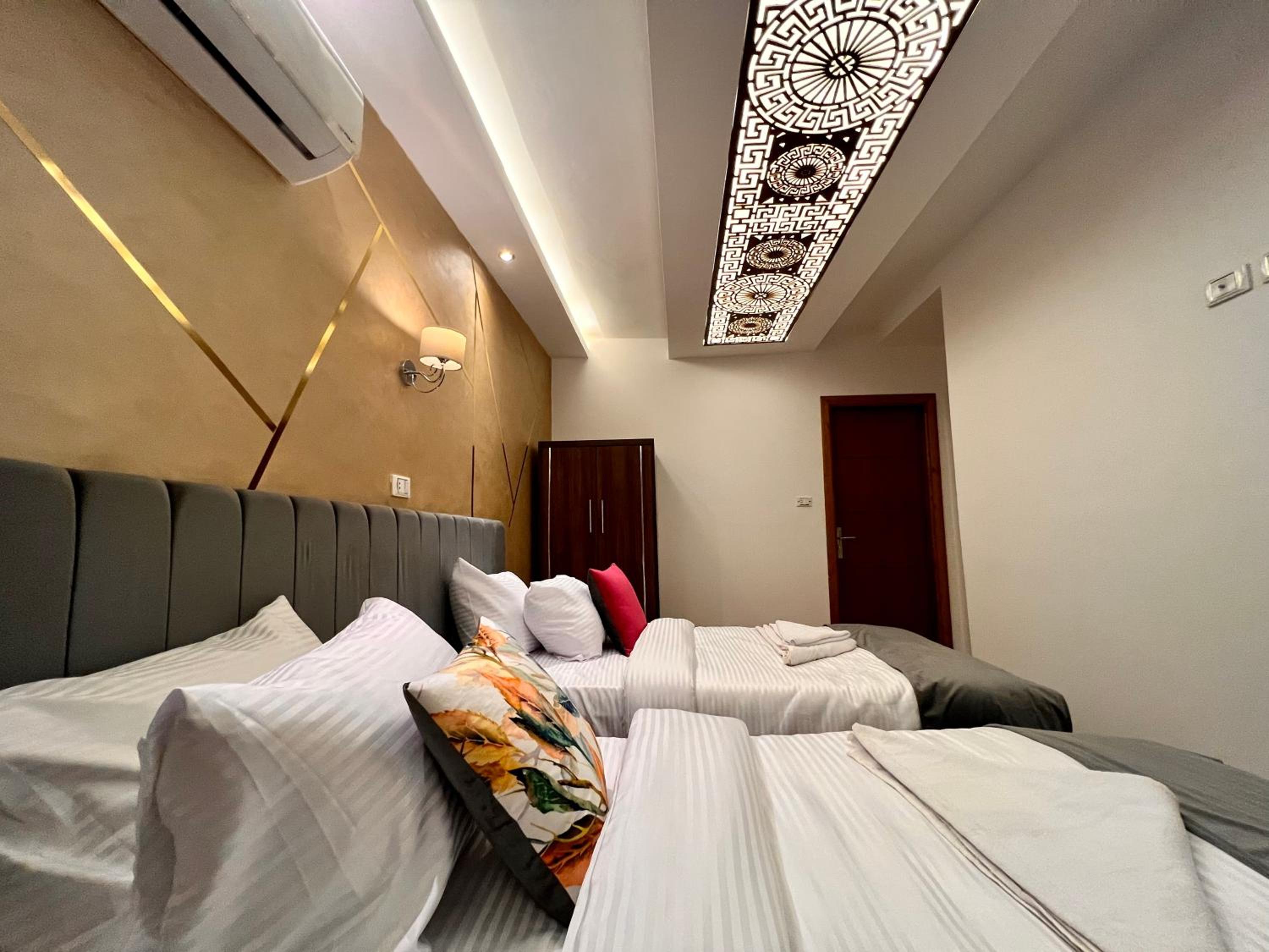 Grand Pyramids Inn