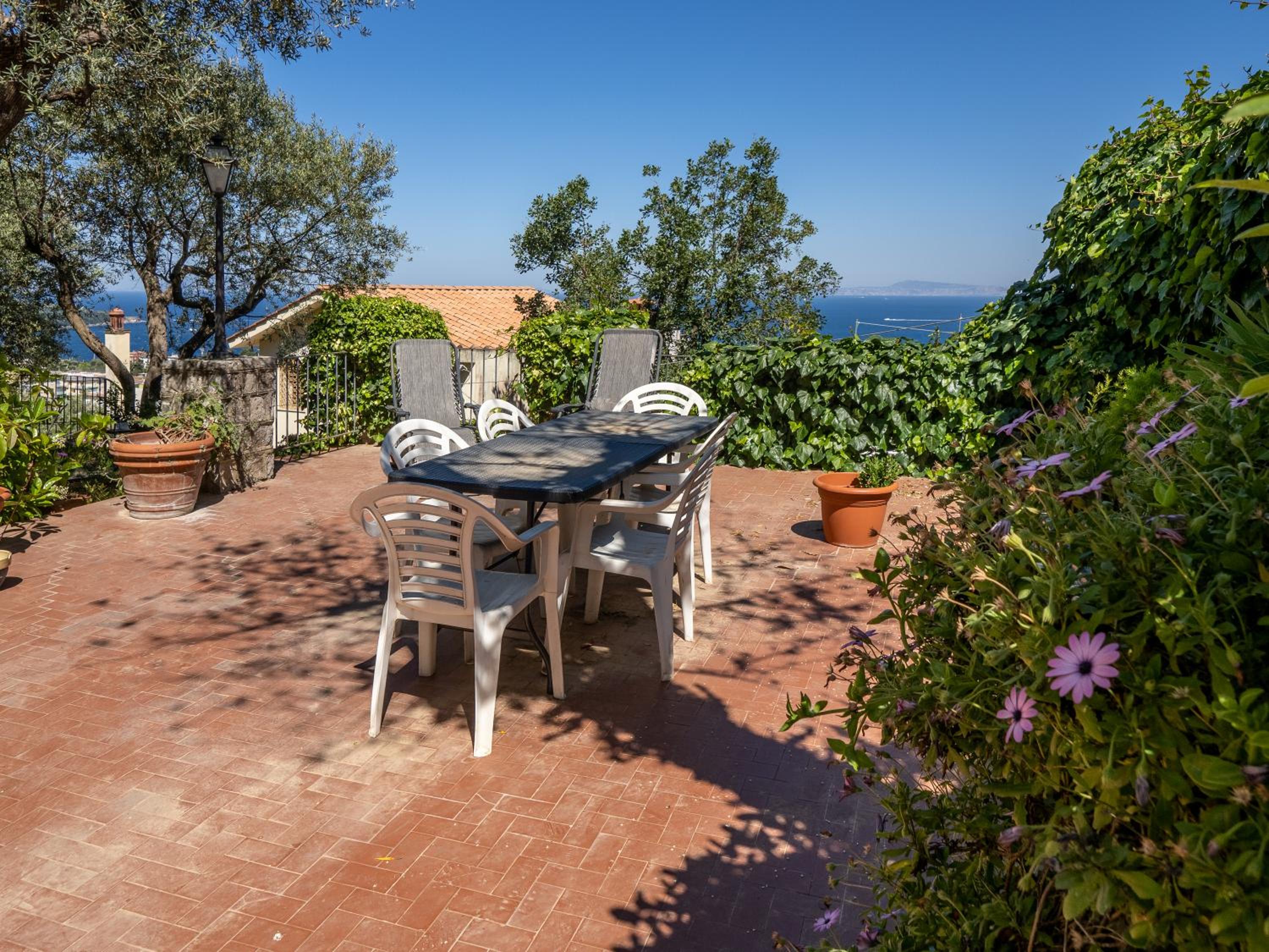 Ulivi Apt - De Vivo Realty Sorrento view 5