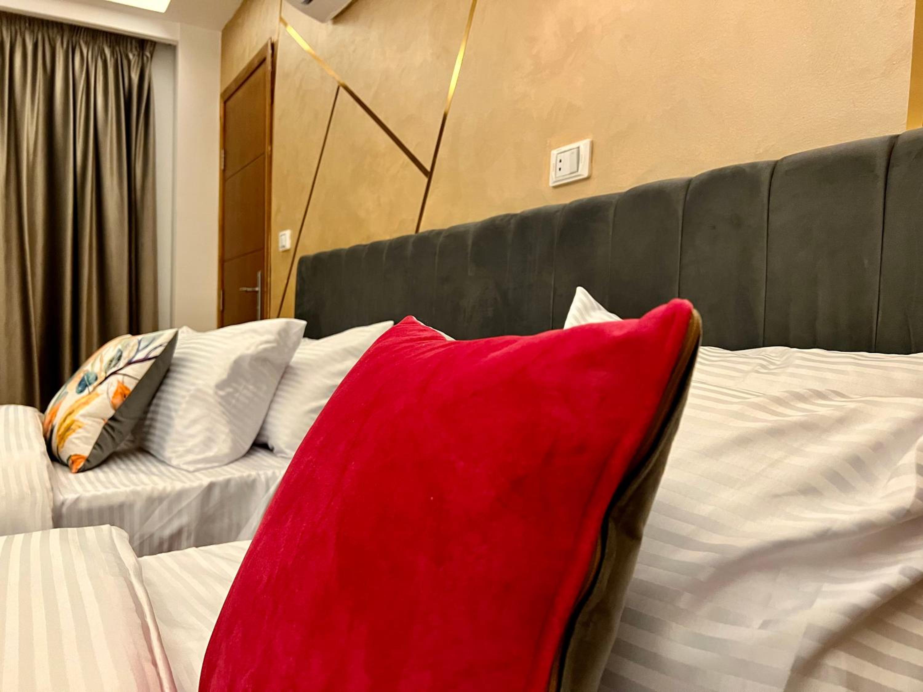 Grand Pyramids Inn