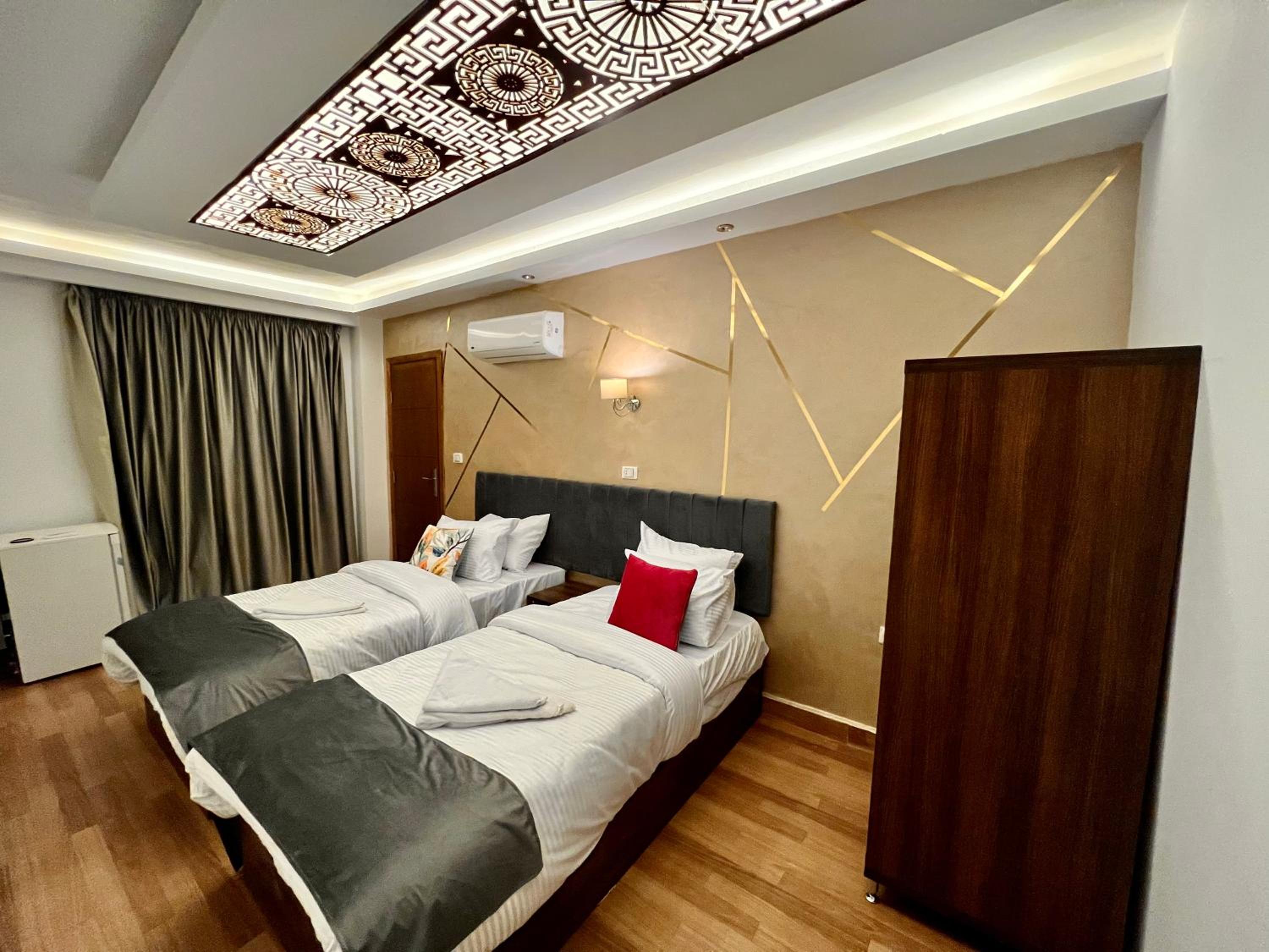 Grand Pyramids Inn