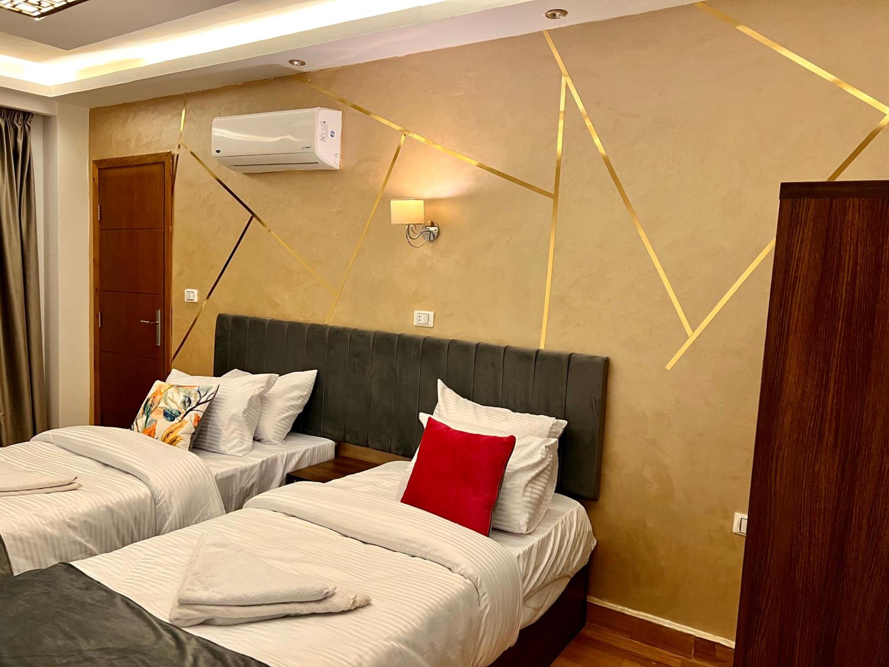 Grand Pyramids Inn