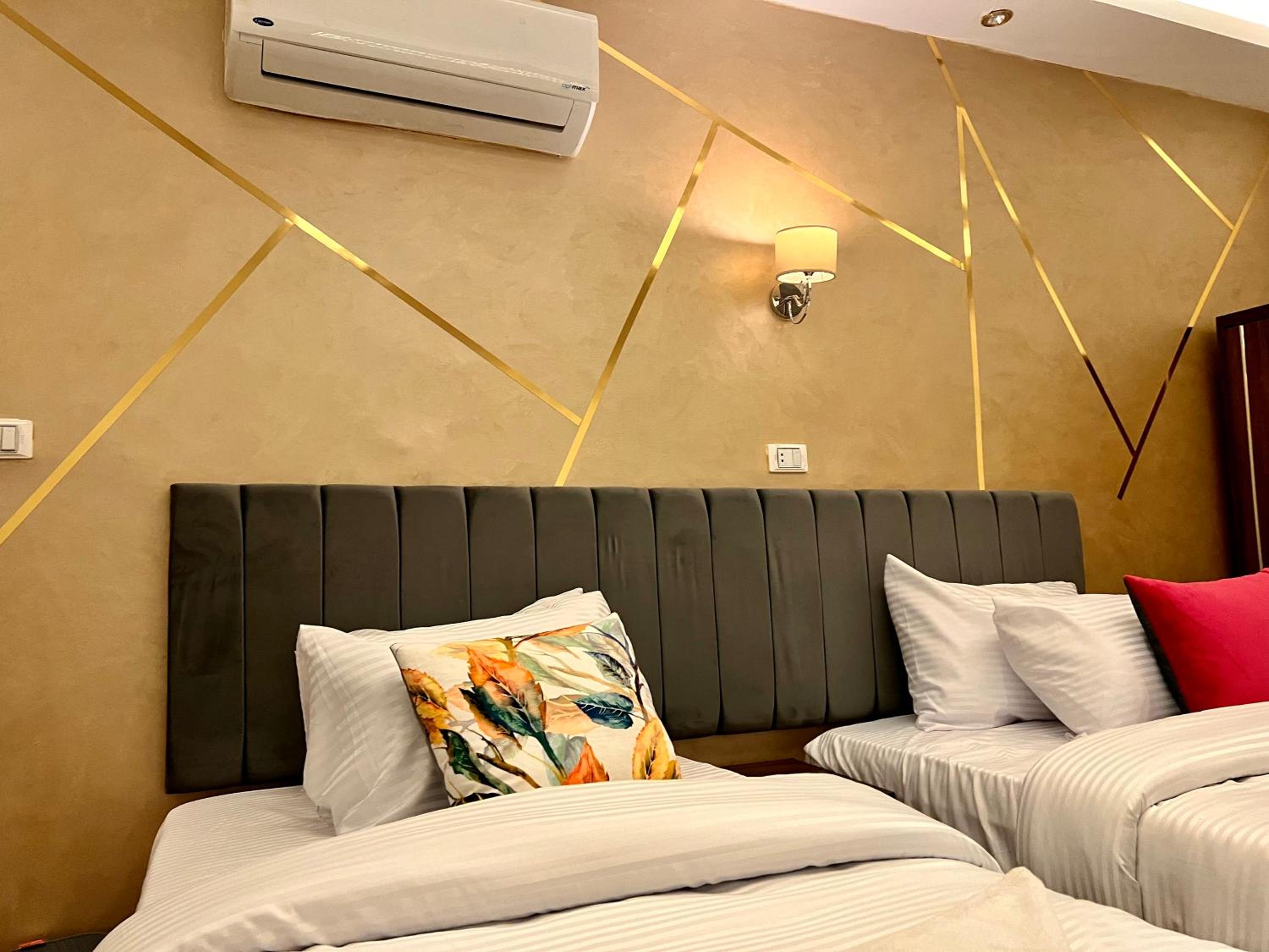 Grand Pyramids Inn