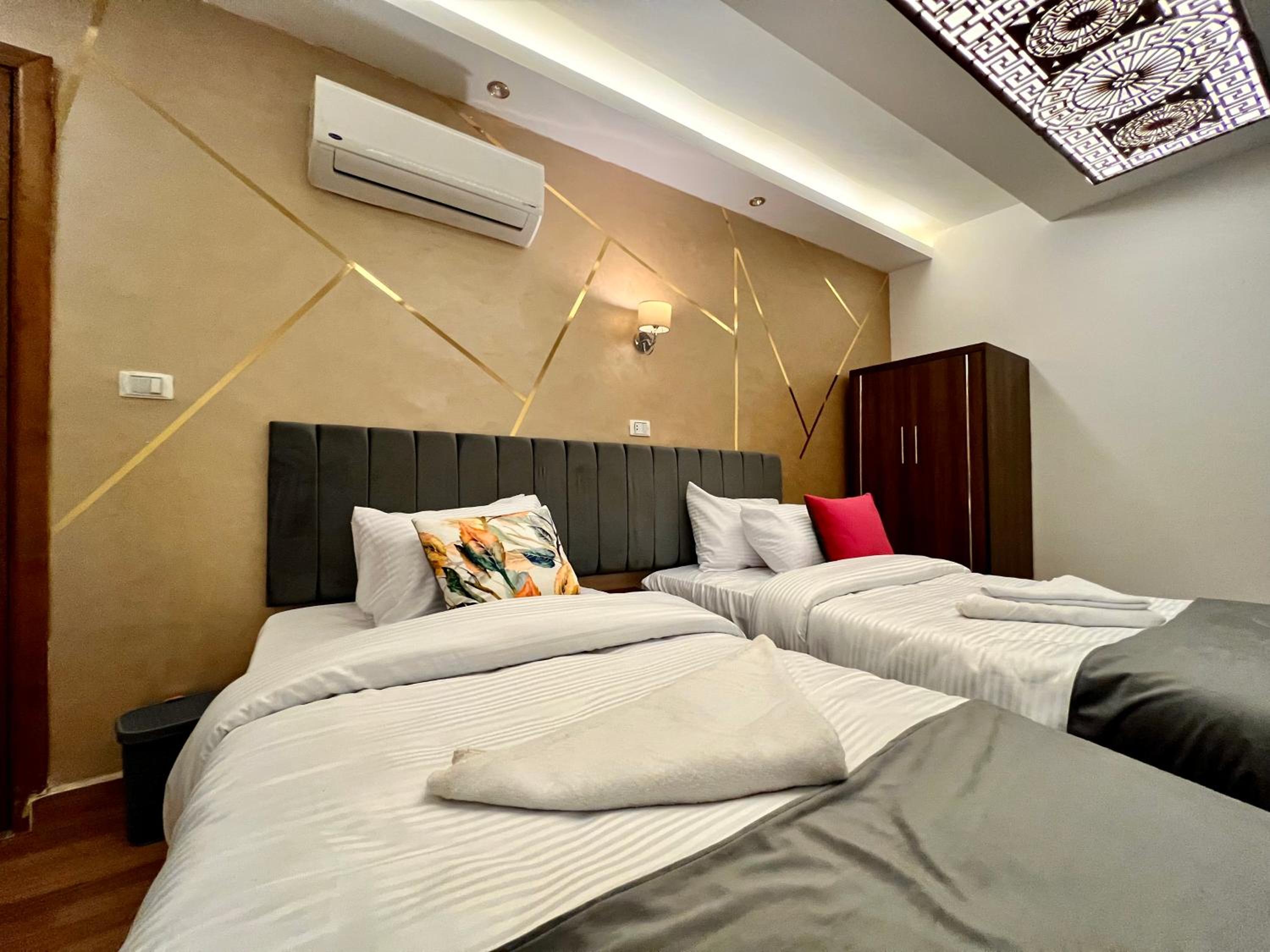 Grand Pyramids Inn