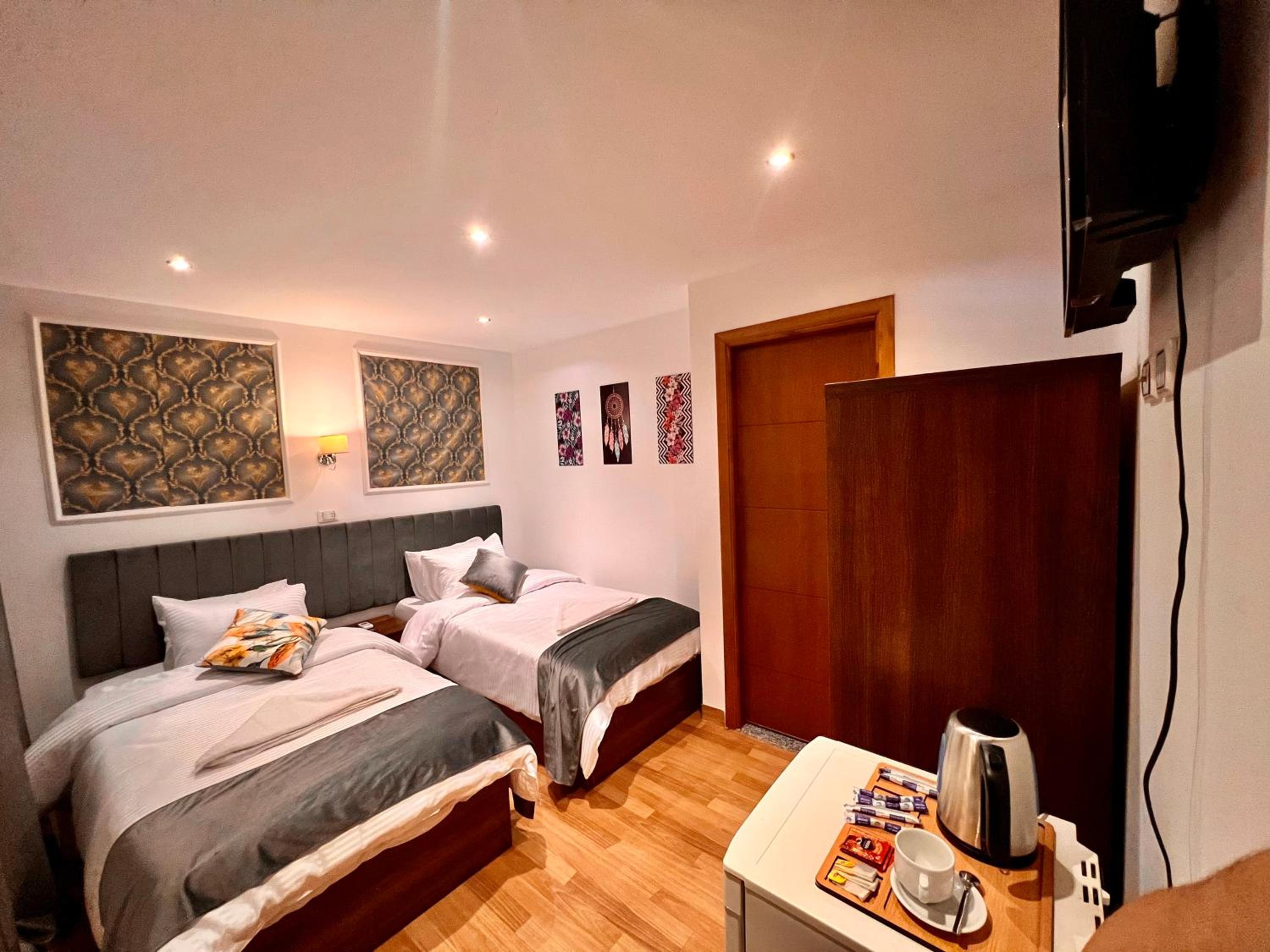 Grand Pyramids Inn