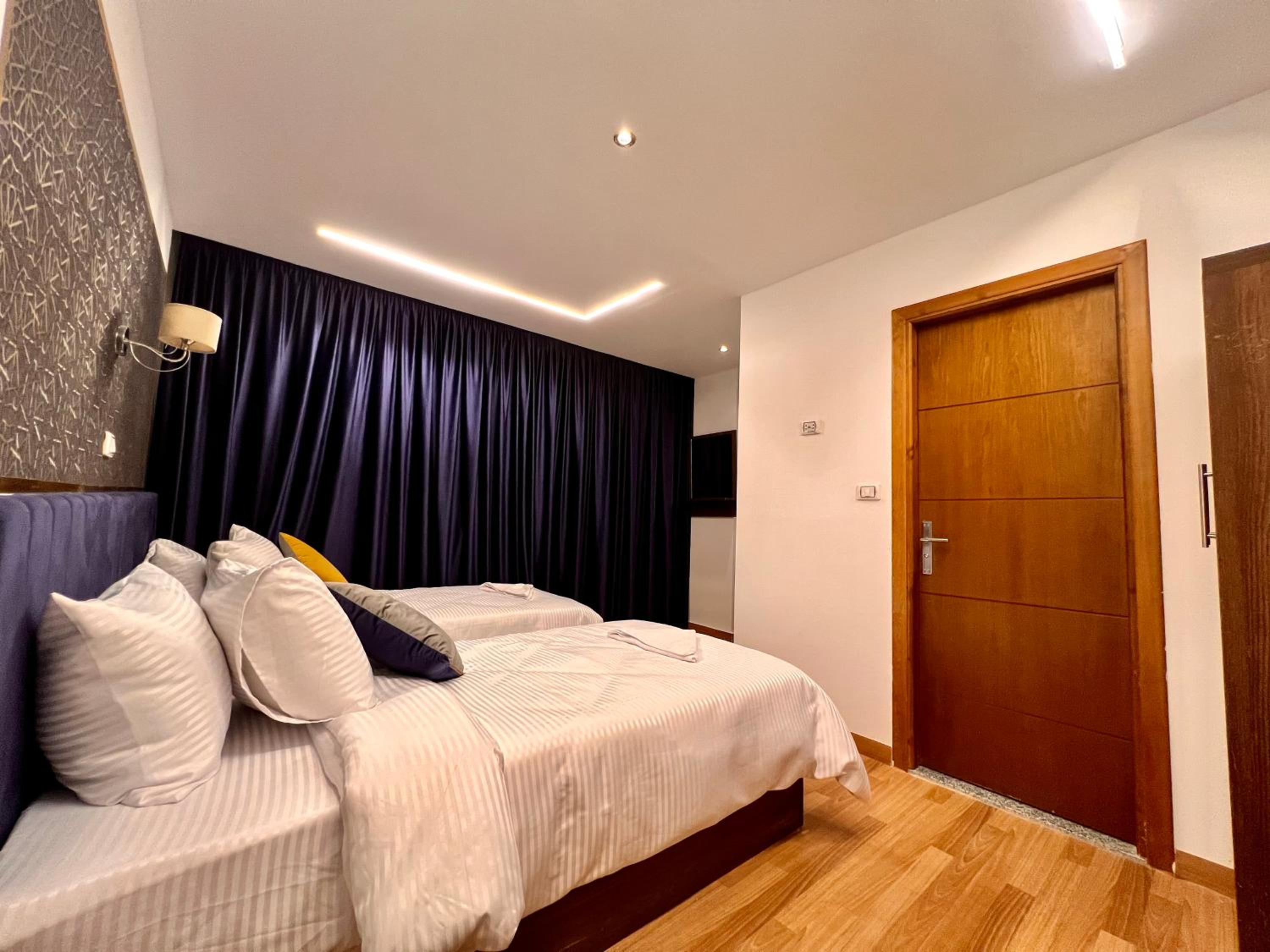 Grand Pyramids Inn