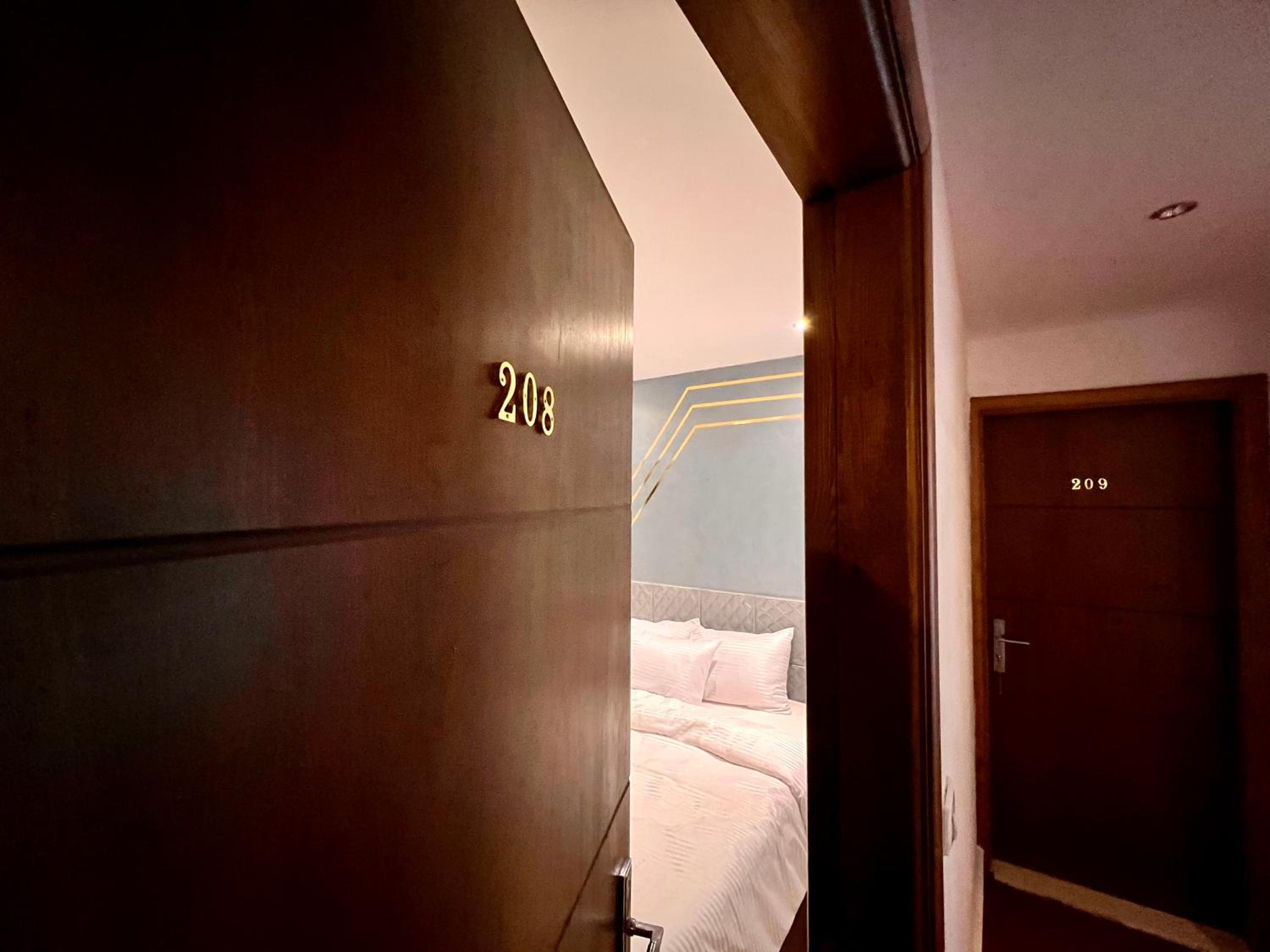 Grand Pyramids Inn