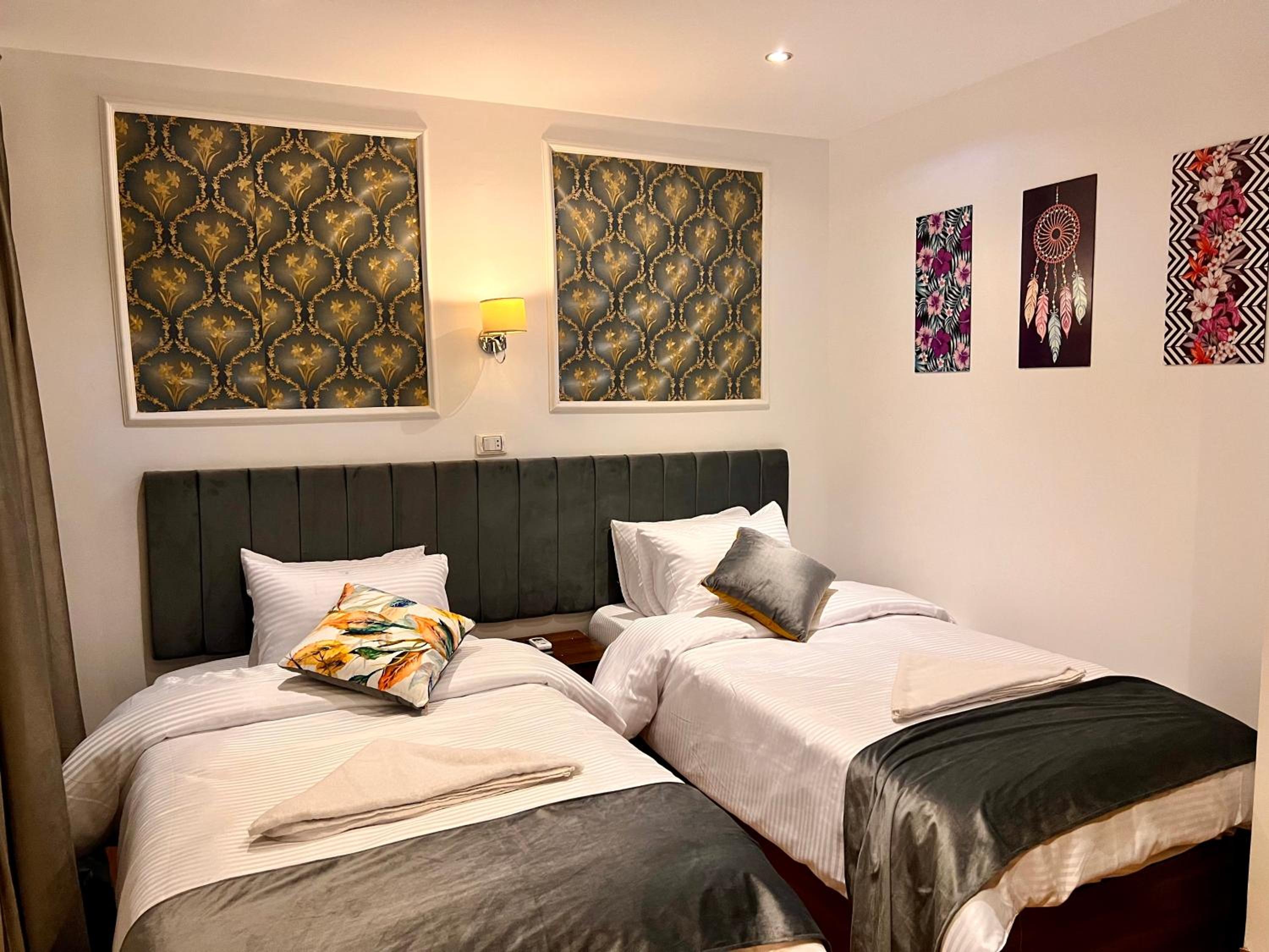 Grand Pyramids Inn