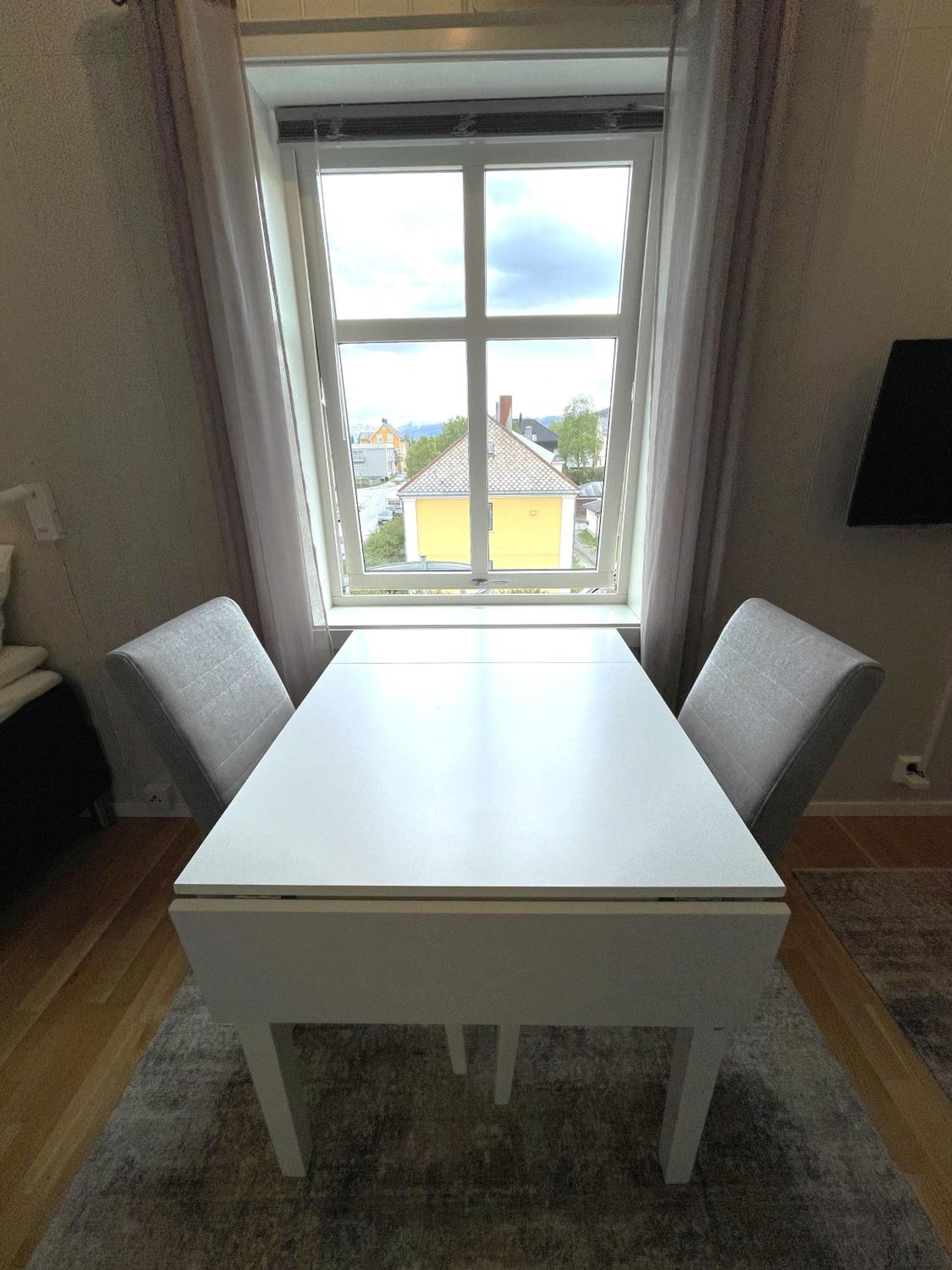 Presttind - Studio apartment with free parking view 2