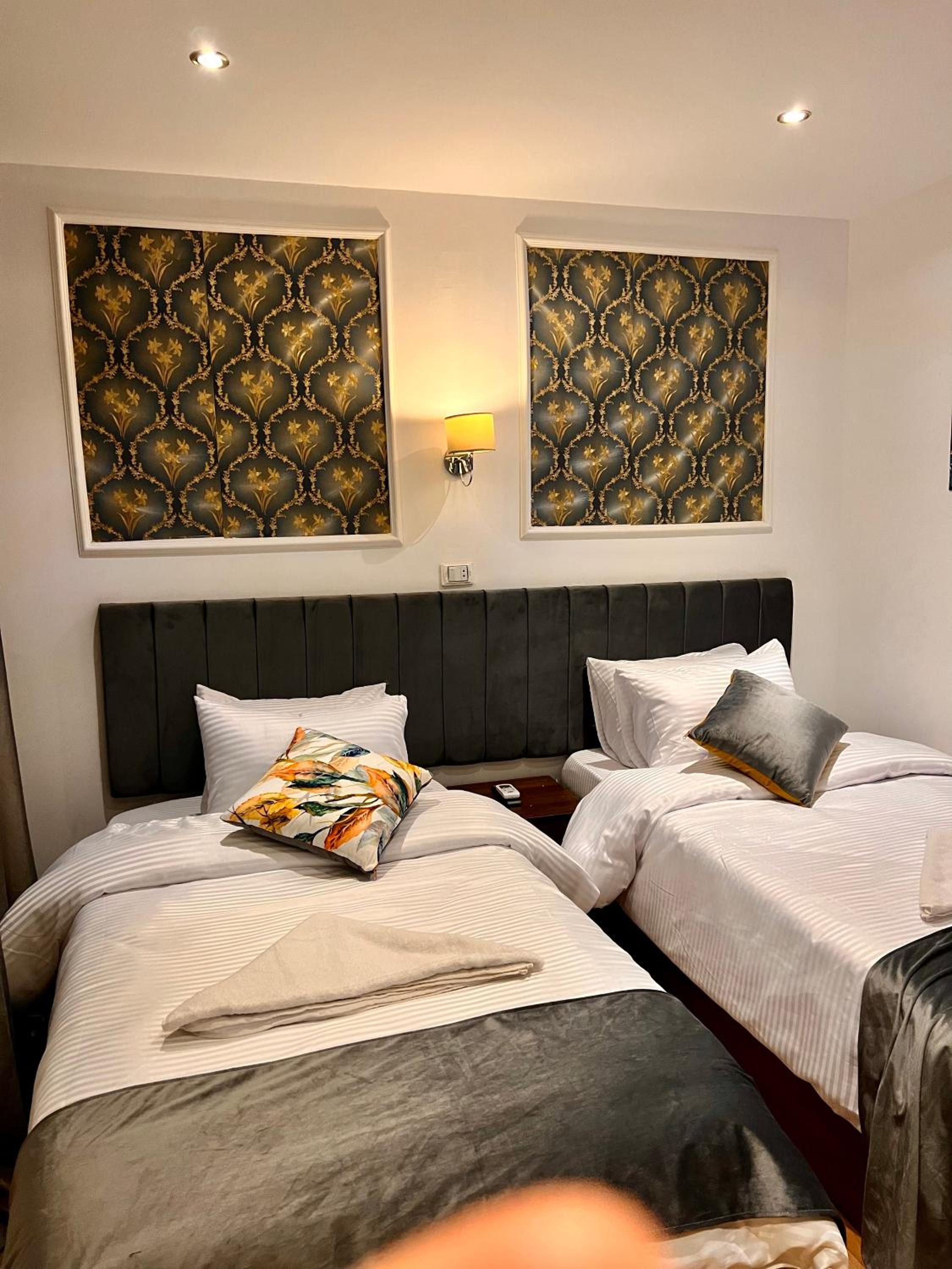 Grand Pyramids Inn