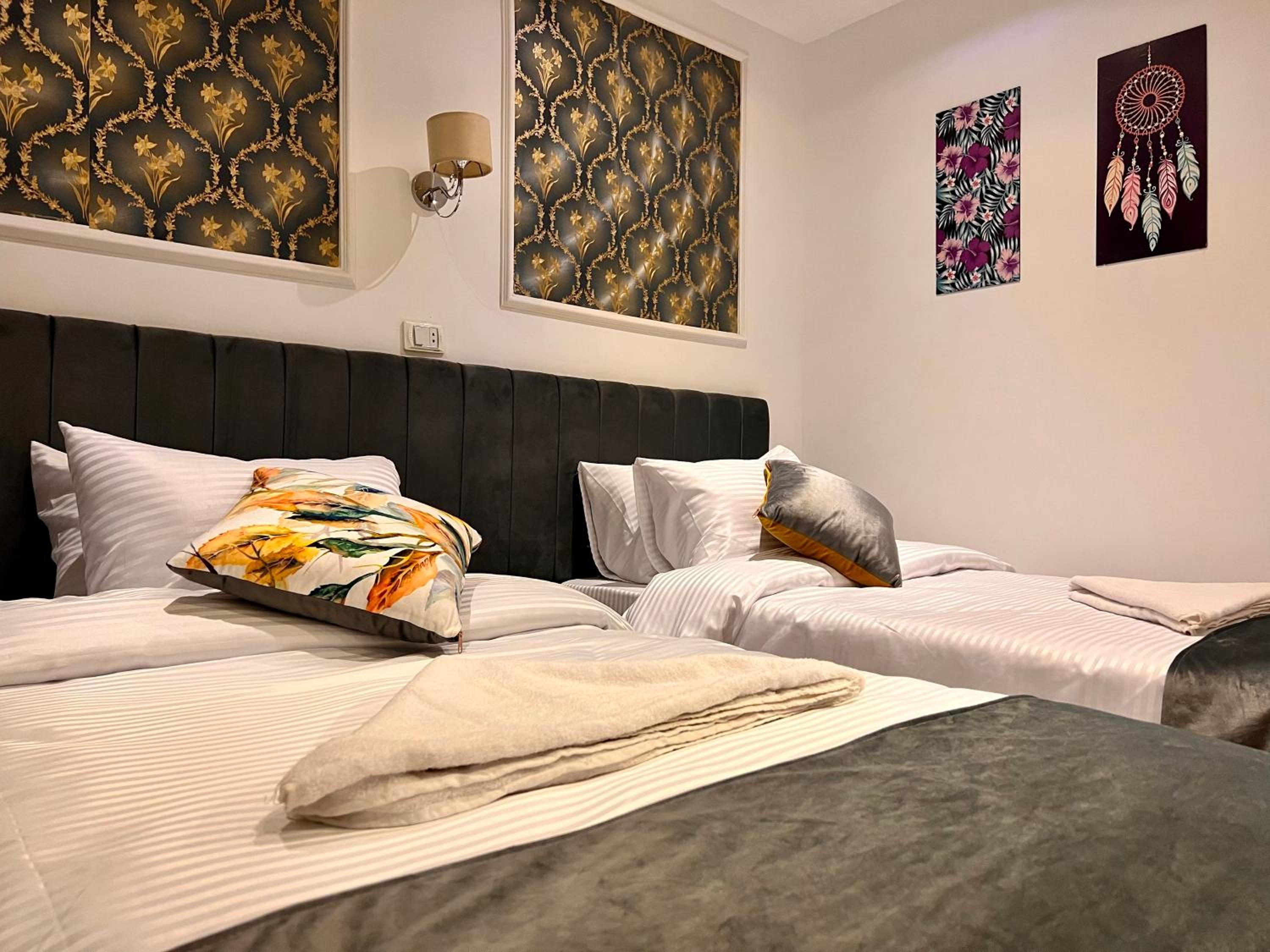 Grand Pyramids Inn
