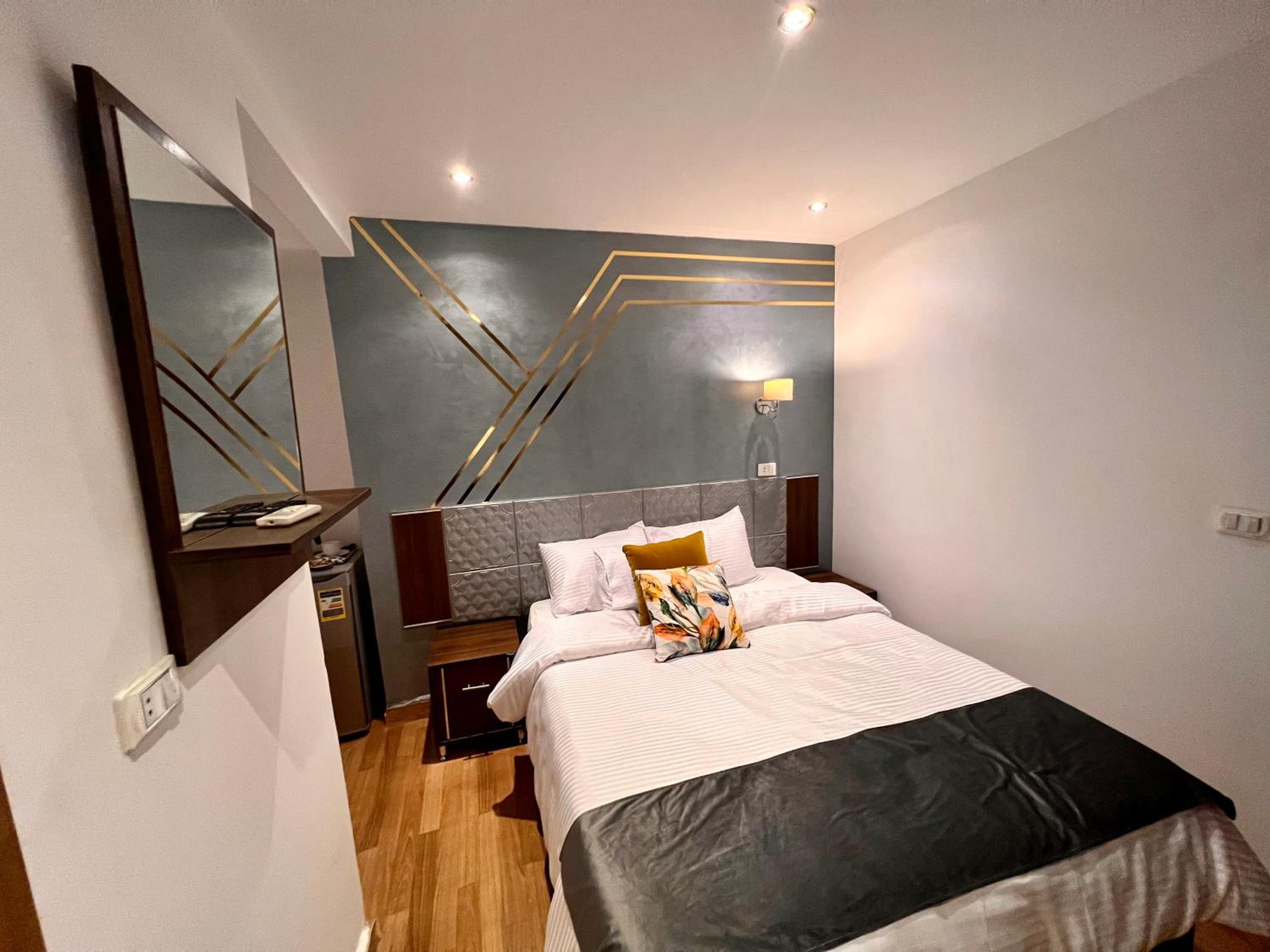 Grand Pyramids Inn