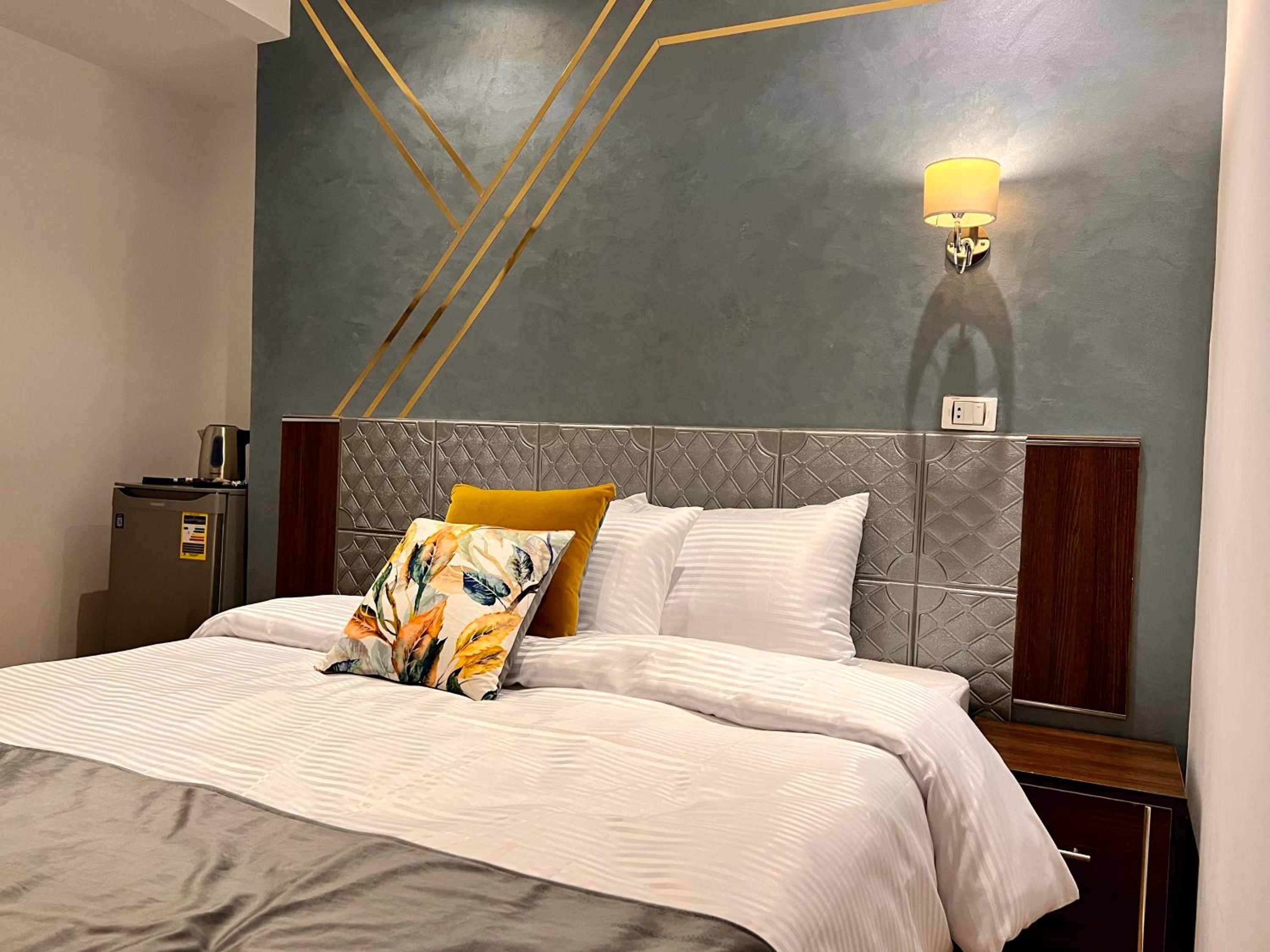 Grand Pyramids Inn