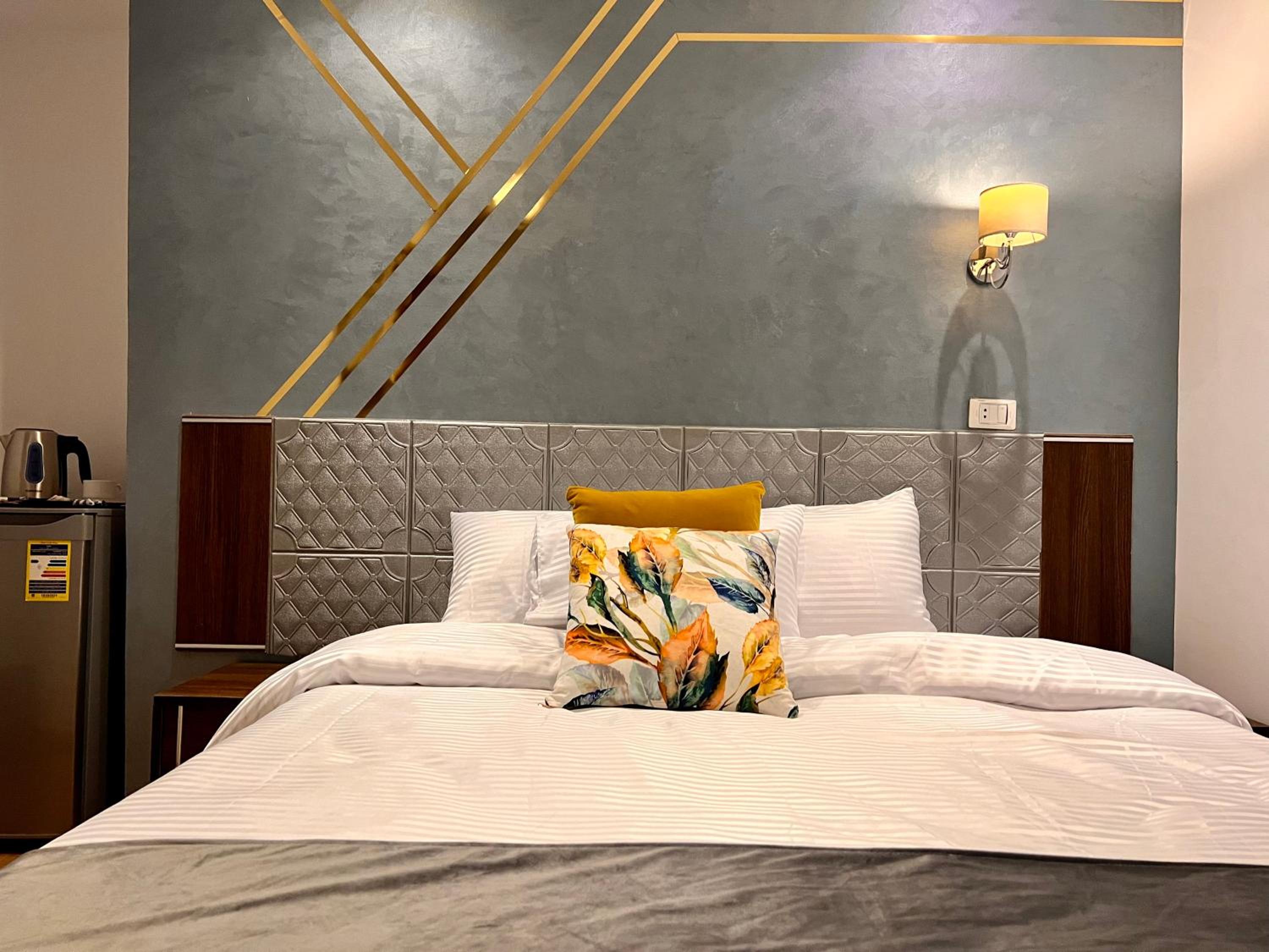 Grand Pyramids Inn