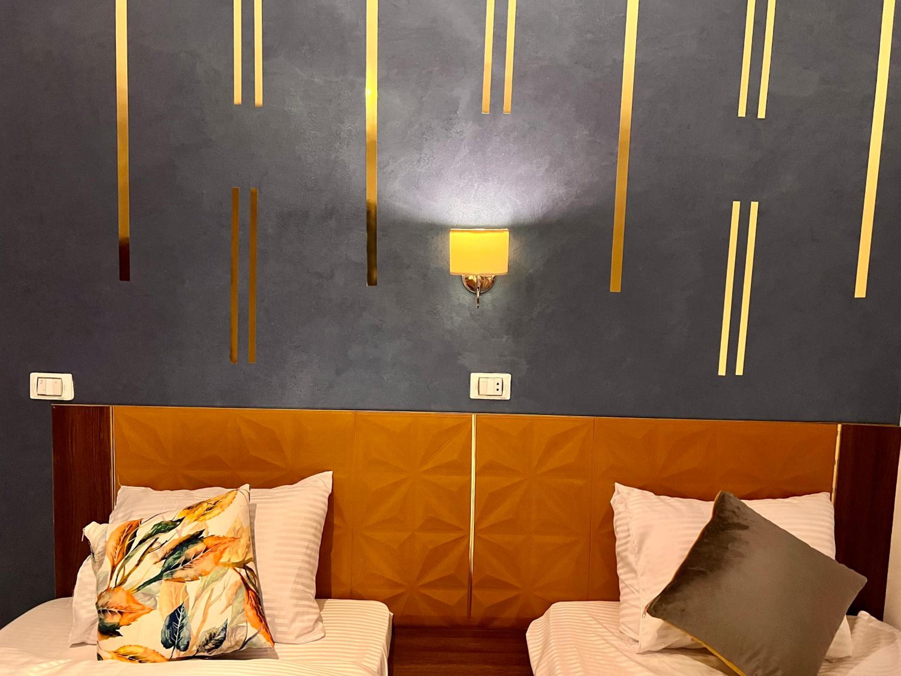 Grand Pyramids Inn