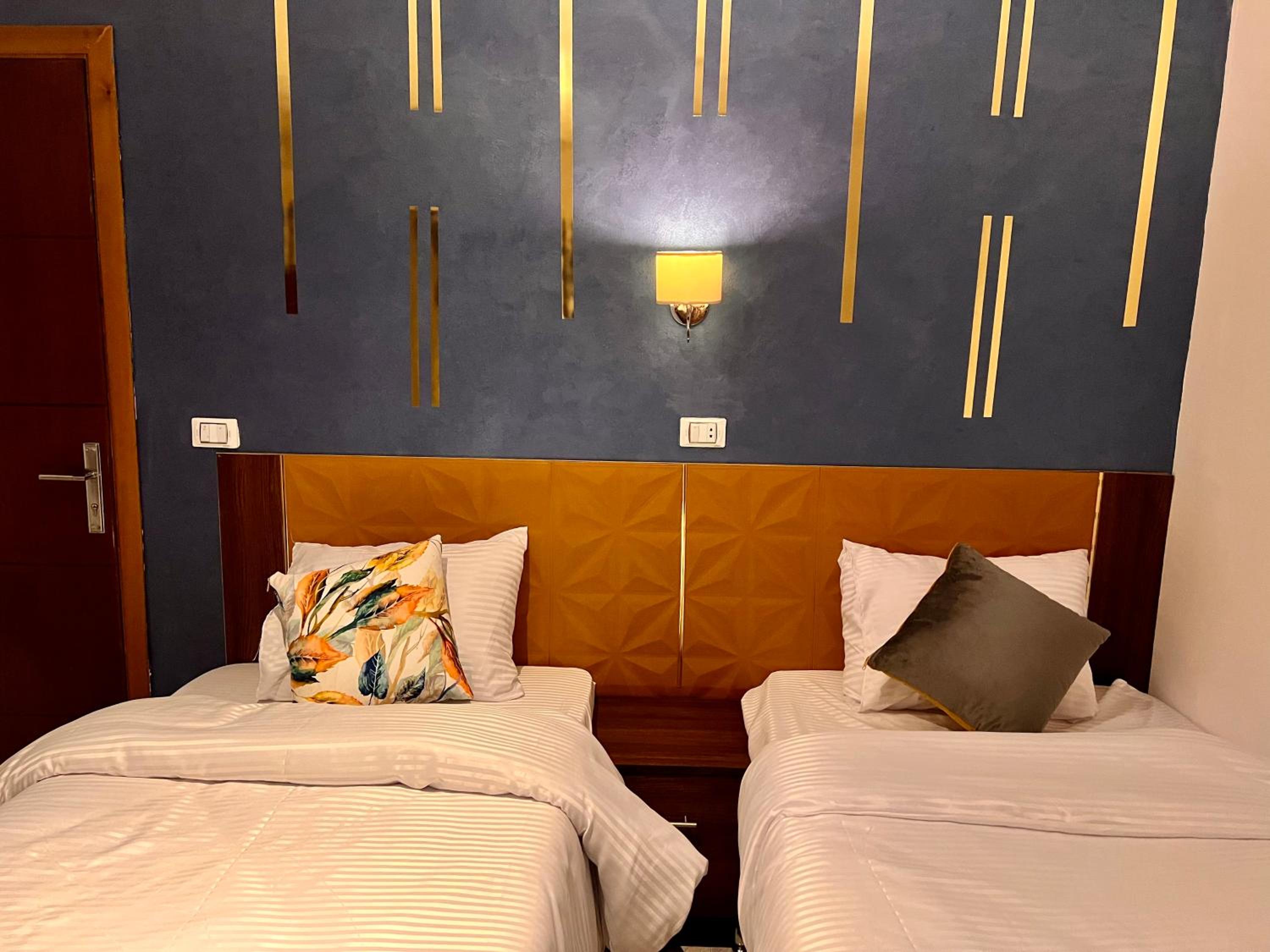 Grand Pyramids Inn