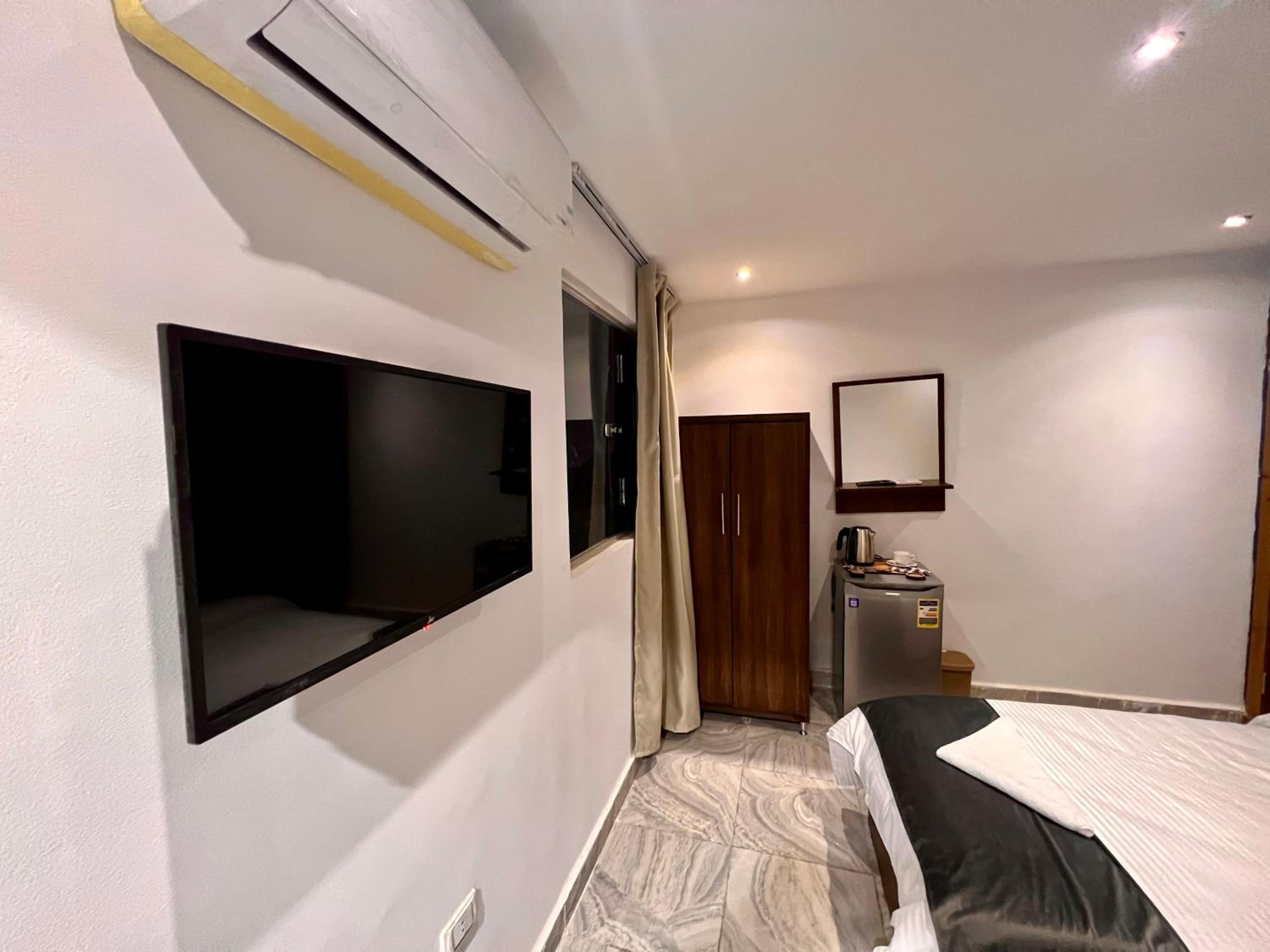Grand Pyramids Inn