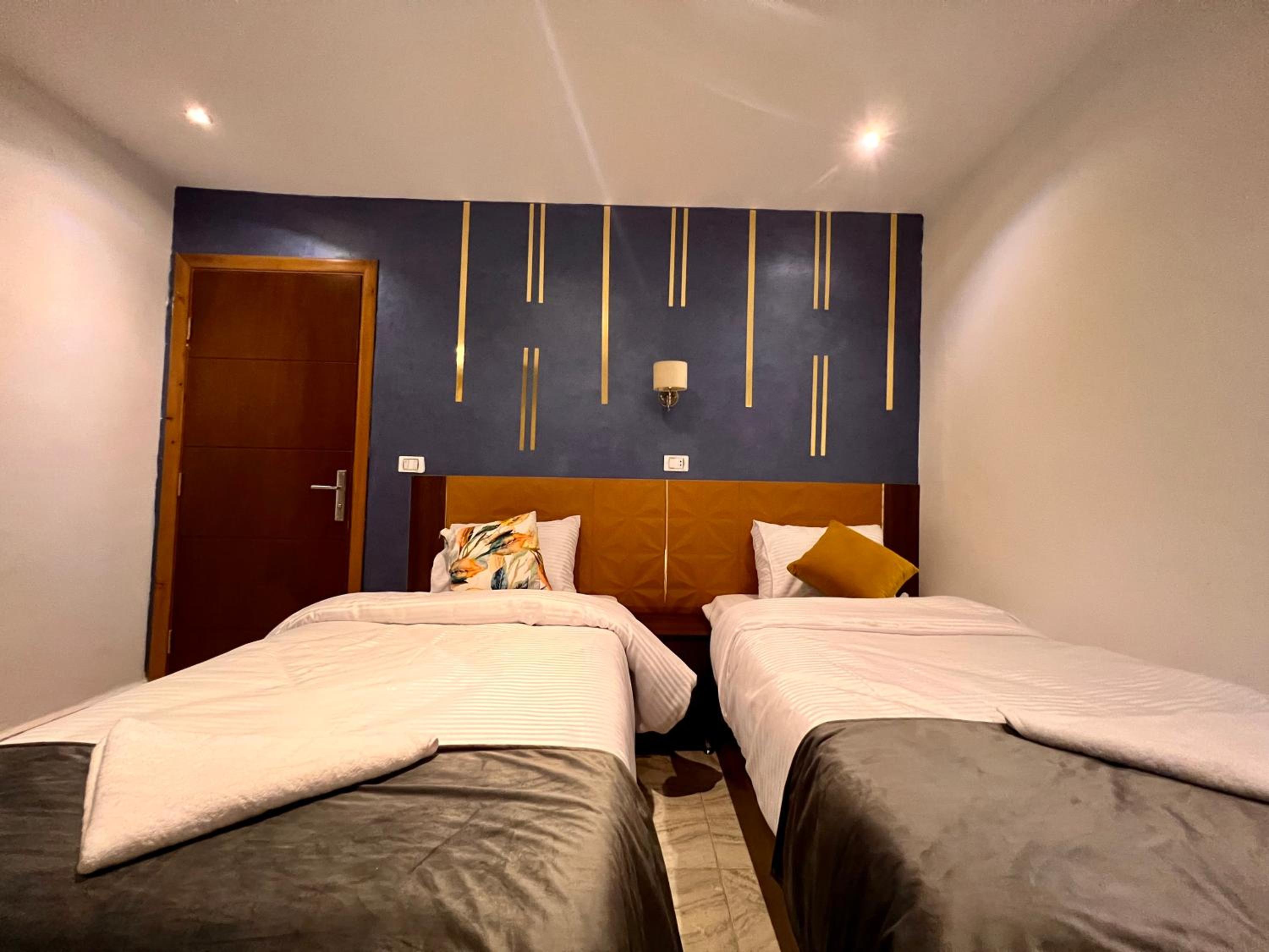 Grand Pyramids Inn