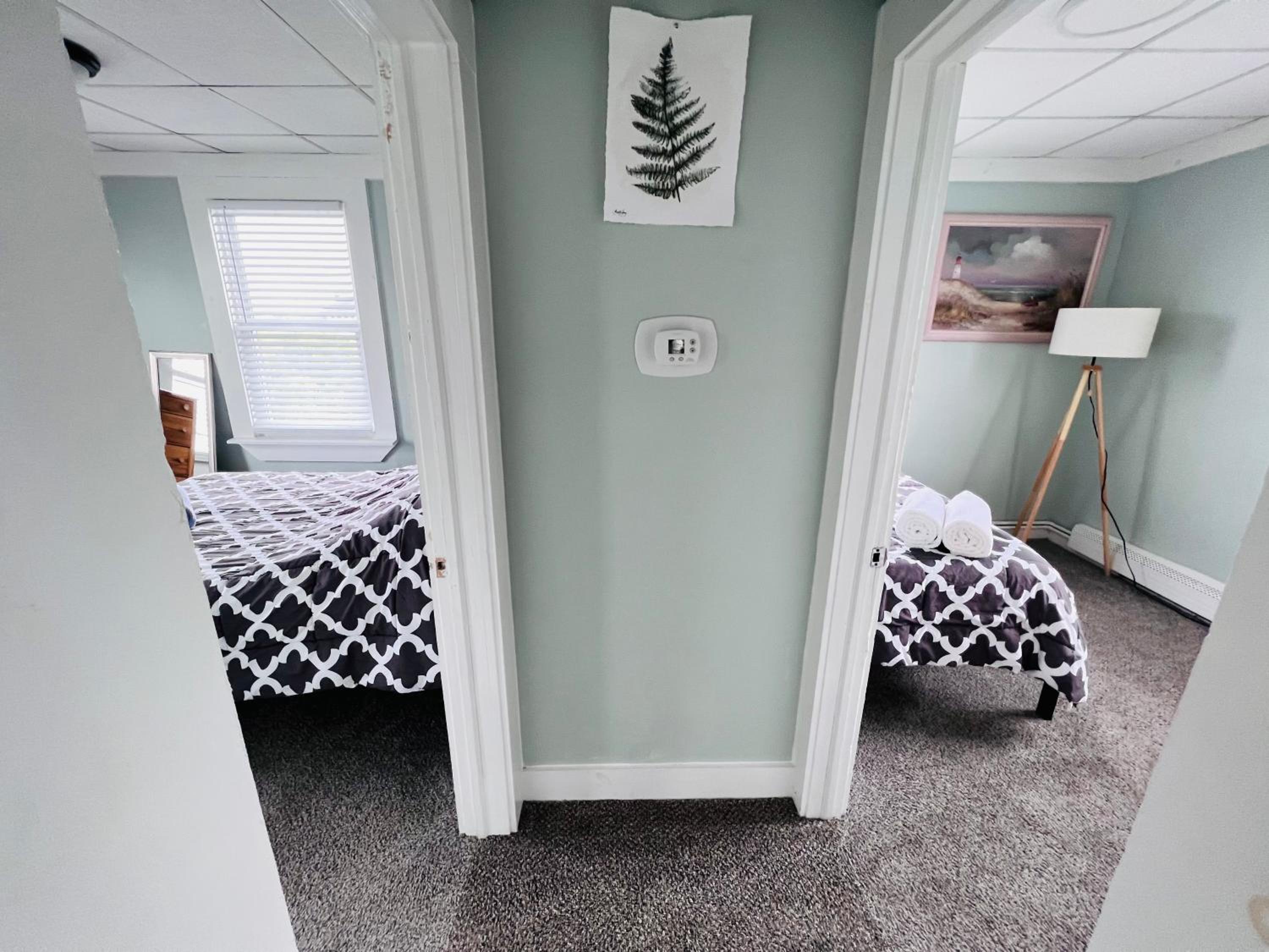 Entire Lovely 3 Bedroom, 2 Bathroom Apartment! 1 Block to the Beach and Boardwalk!