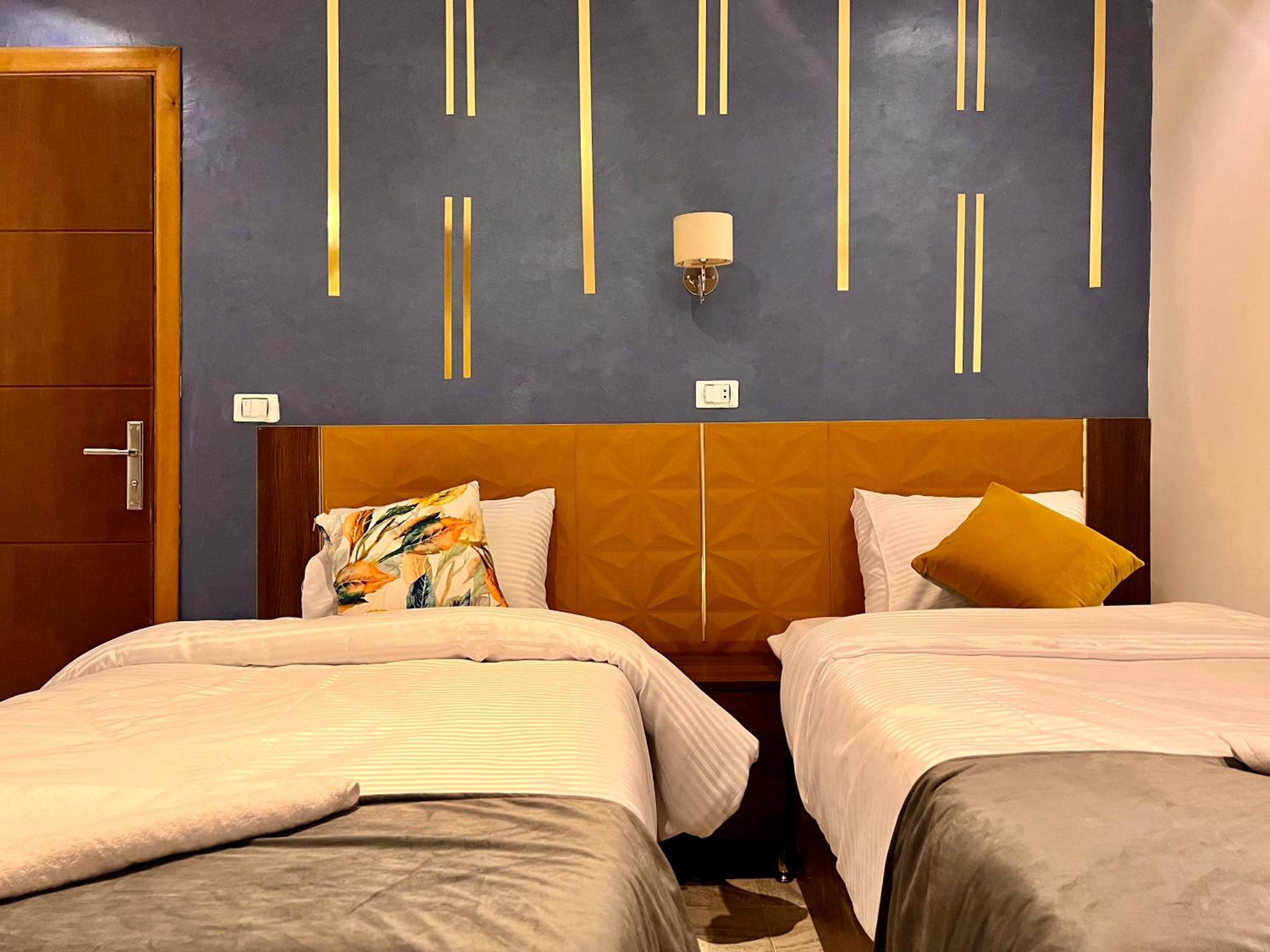 Grand Pyramids Inn